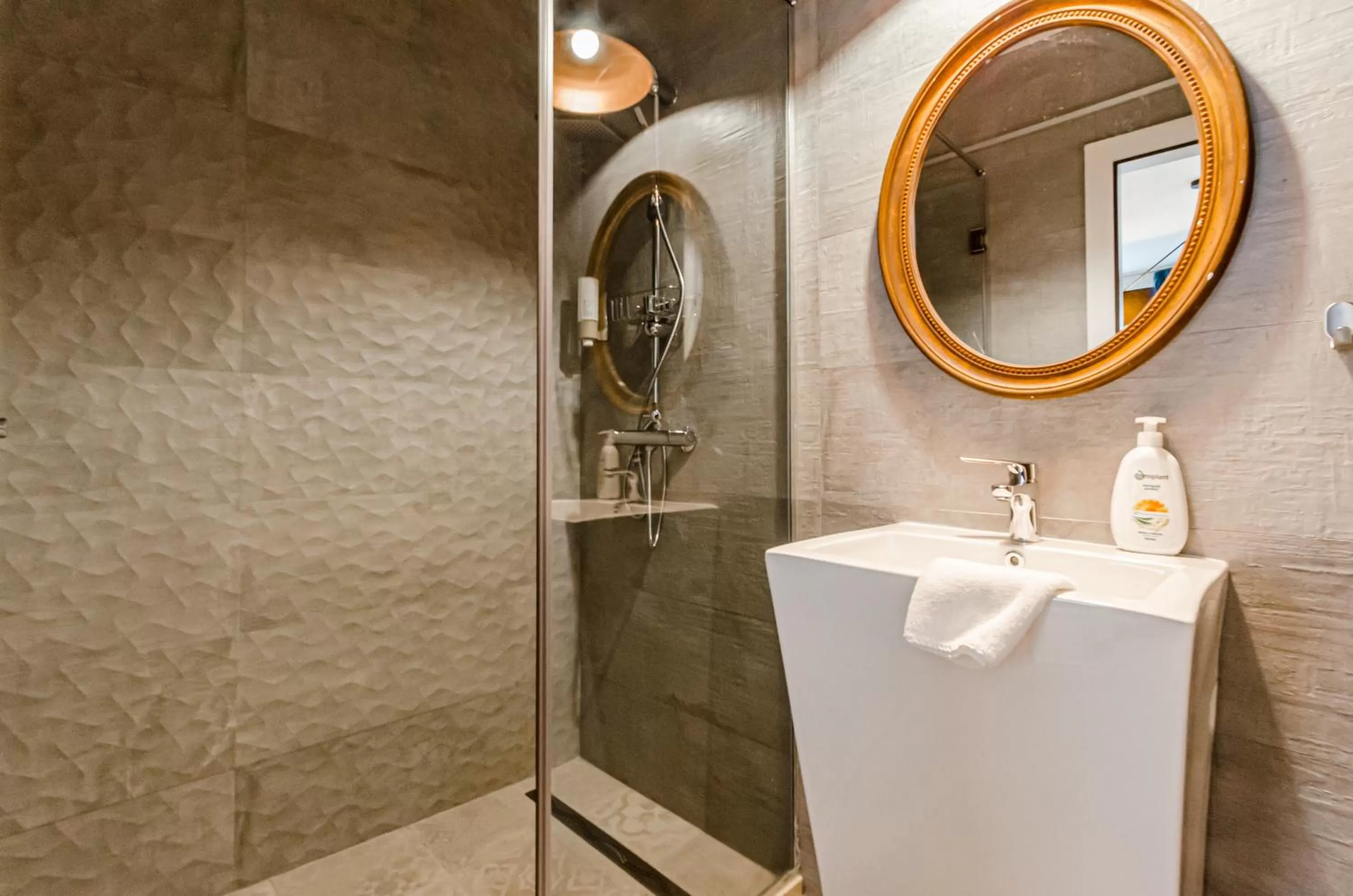 Shower in Lumiere House Sibiu