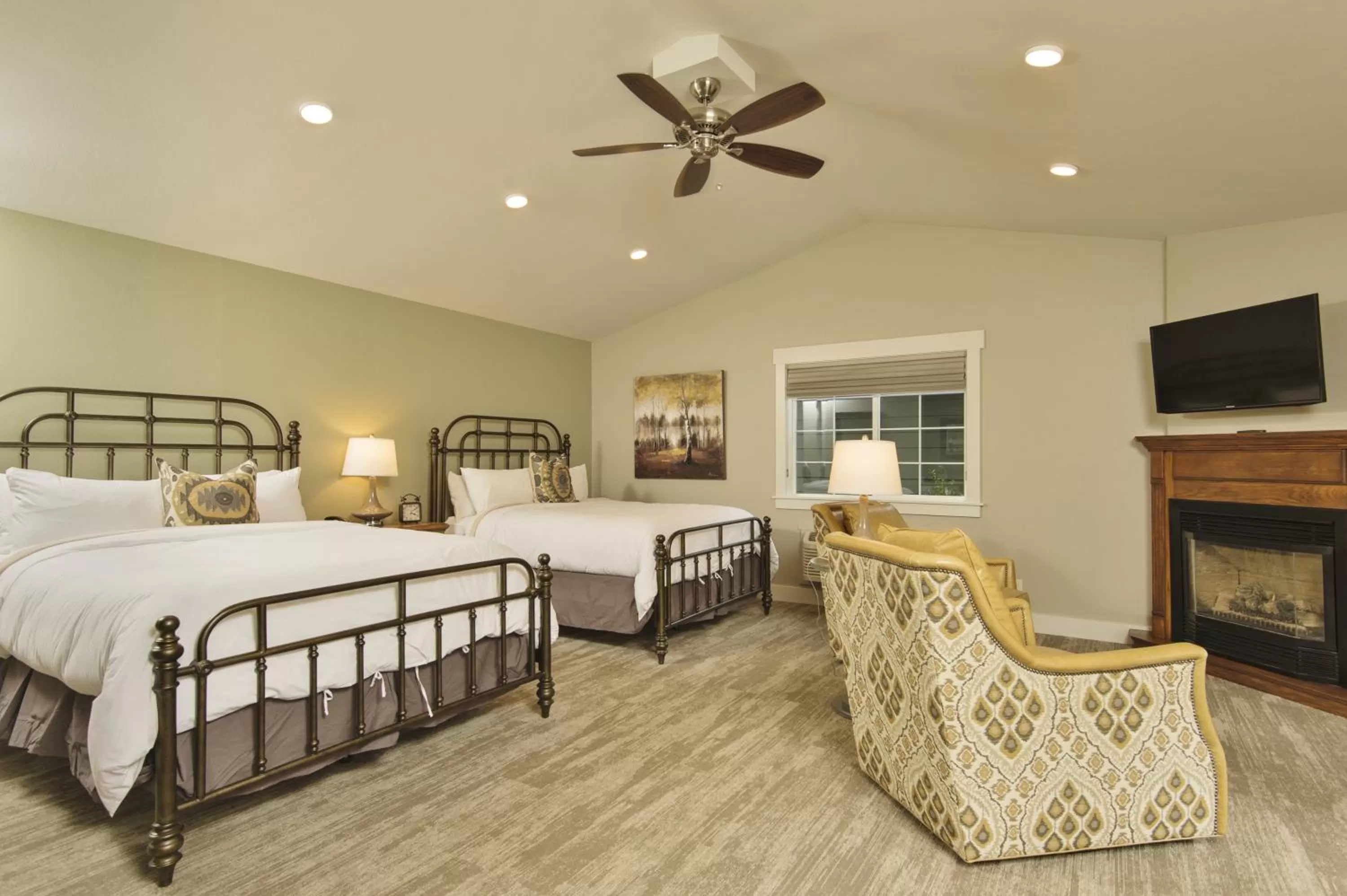 Cottage (4 Adults) in Huff House Inn and Cabins