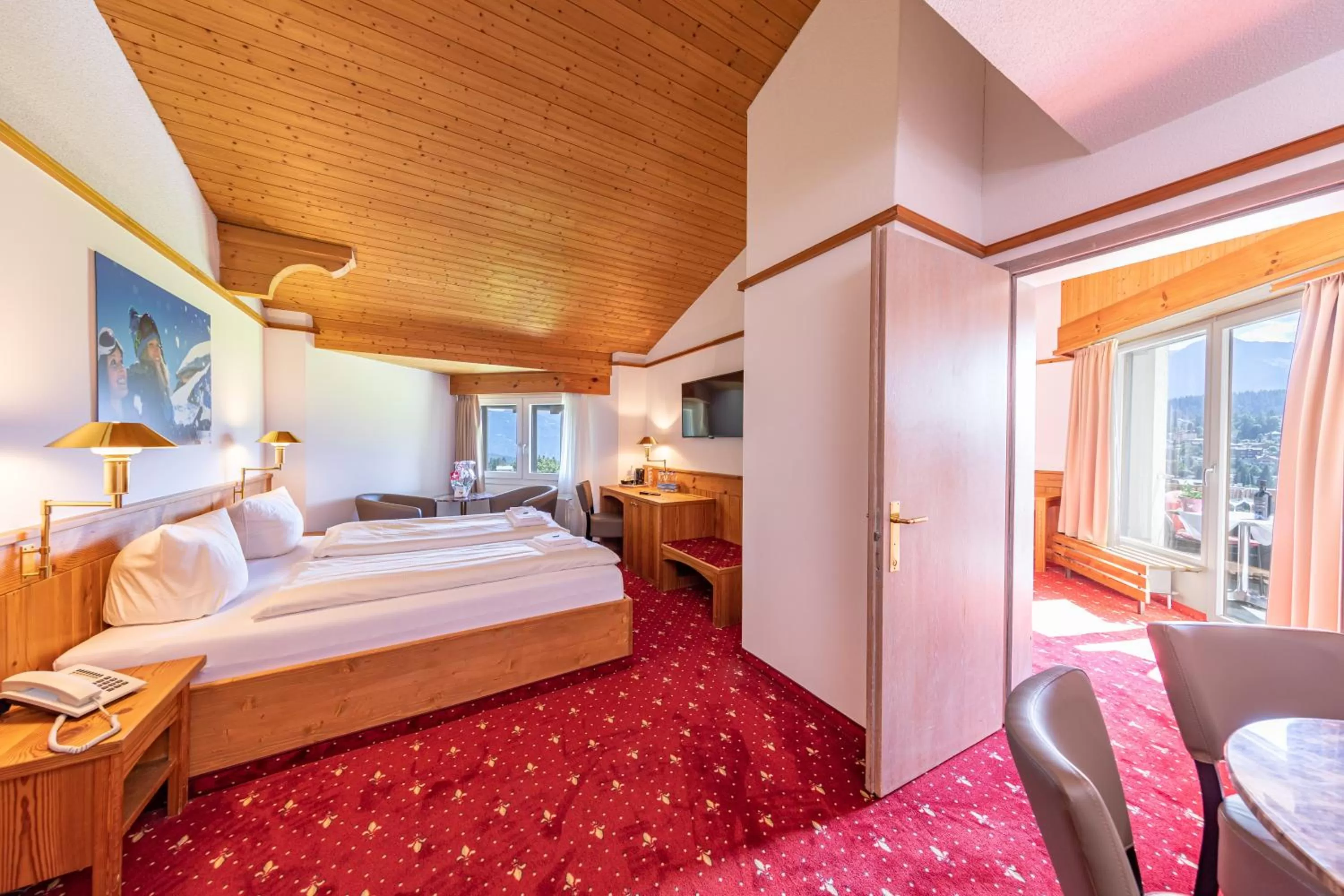 Photo of the whole room, Bed in T3 Alpenhotel Flims