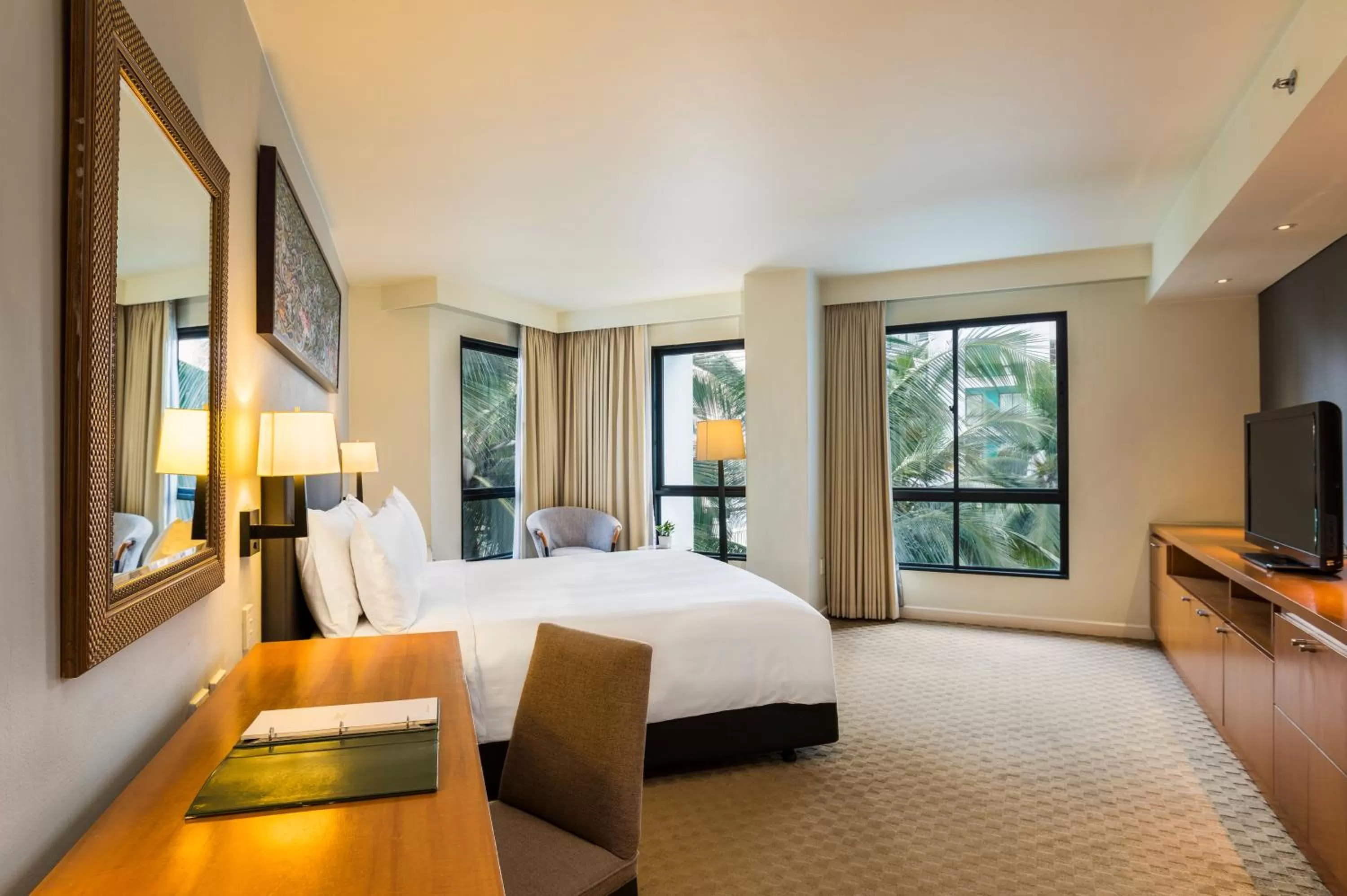 Bedroom, Bed in Chatrium Sathon Bangkok