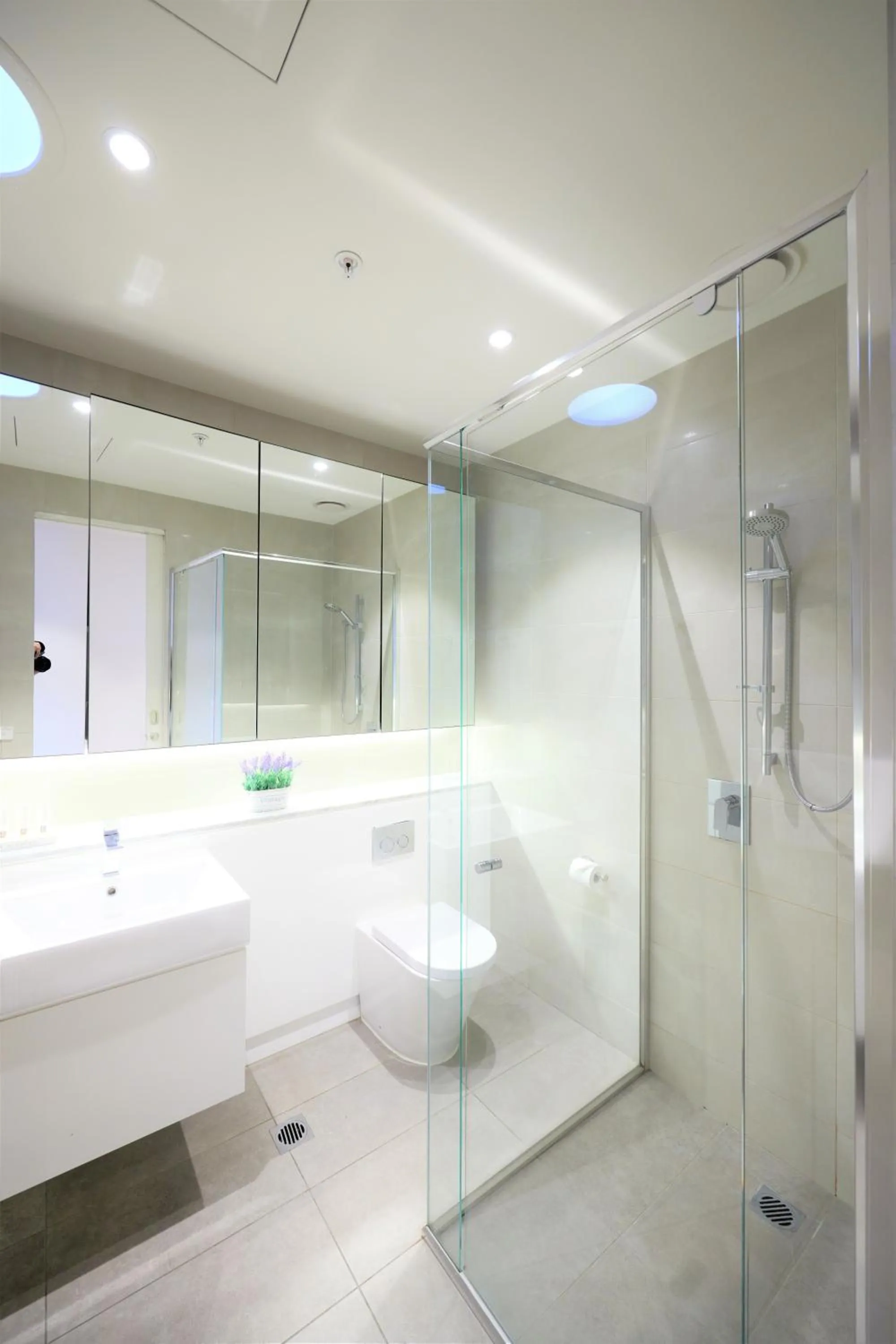 Shower in Arrow on Swanston