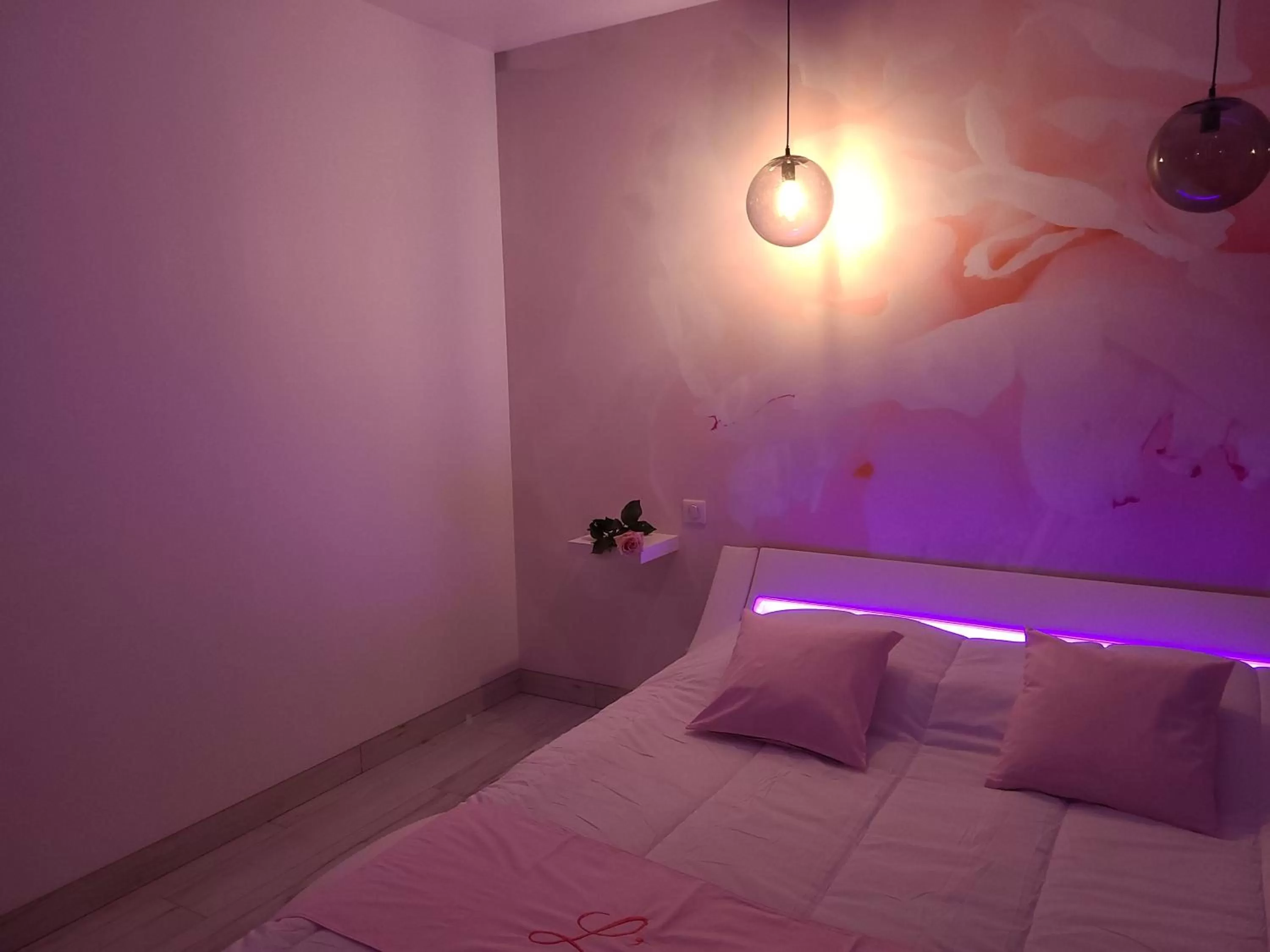 Bedroom, Bed in L'escale Romanesque