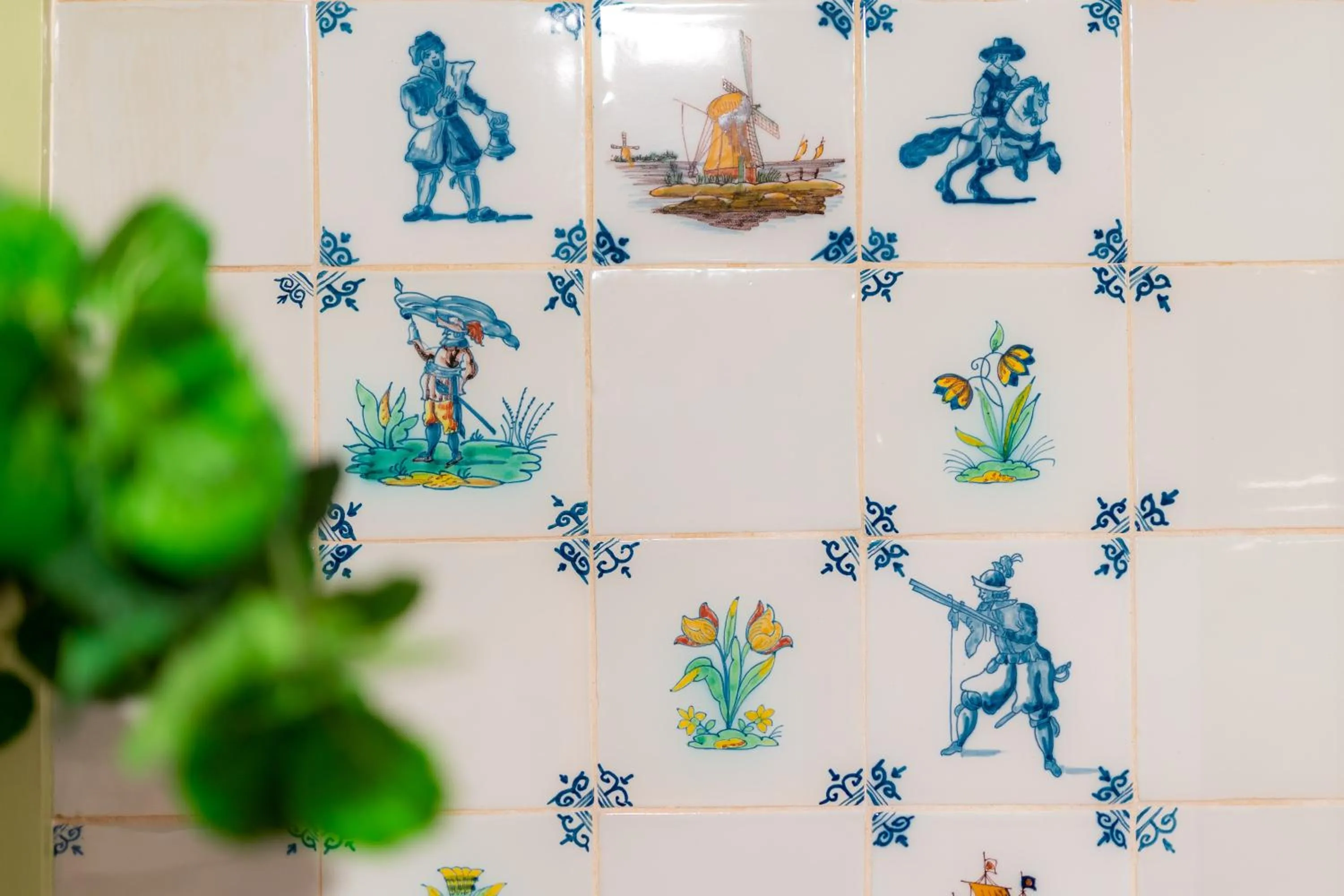 Logo/Certificate/Sign in Owl Hotel