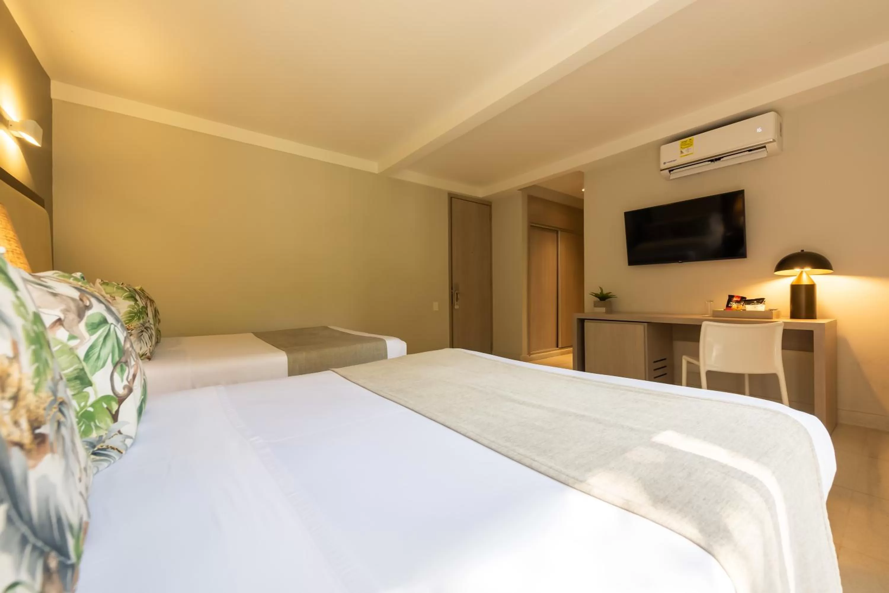 Communal lounge/ TV room, Bed in Madisson Boutique Hotel Cartagena