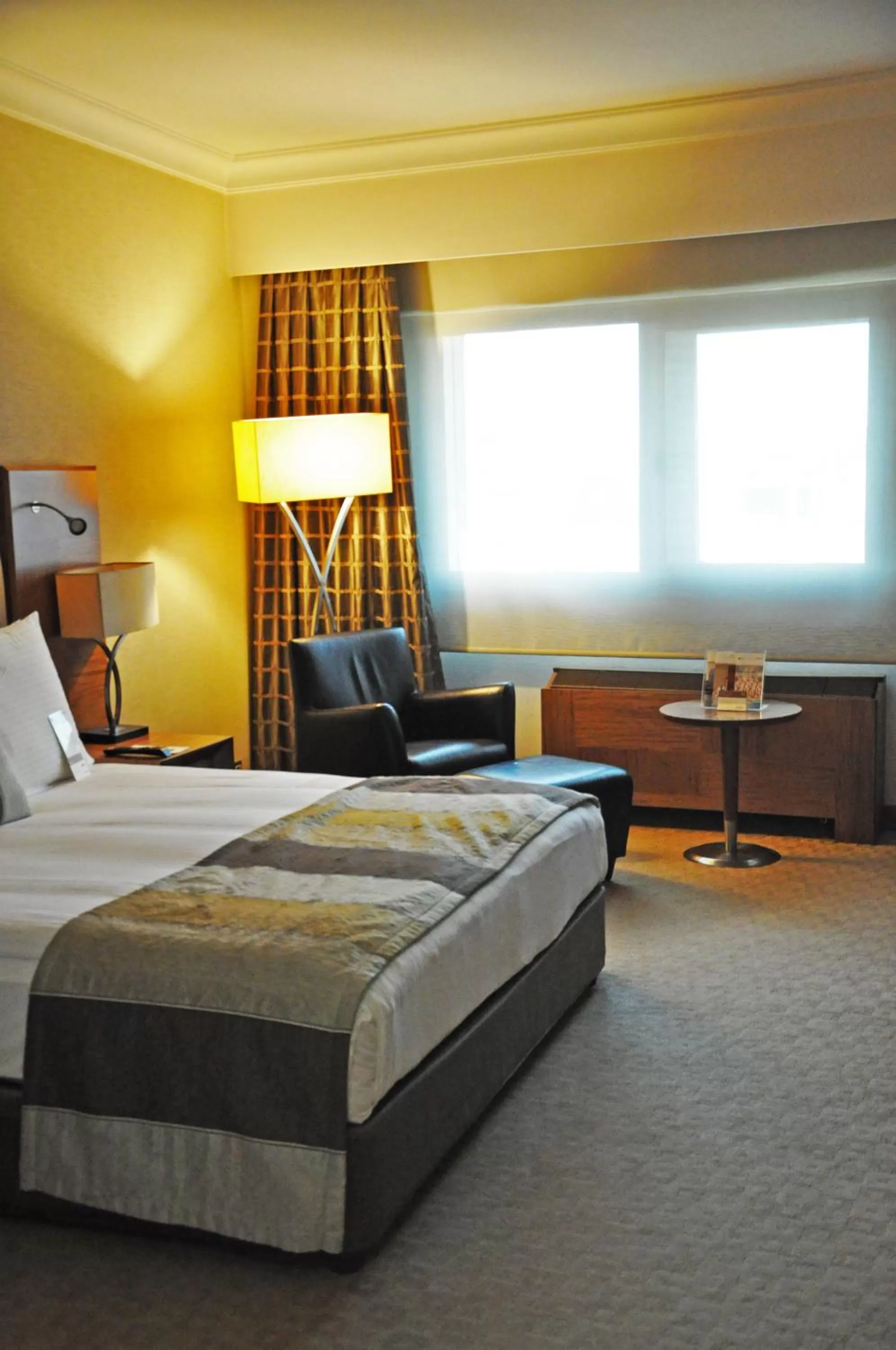 Bed in Mövenpick Hotel Izmir