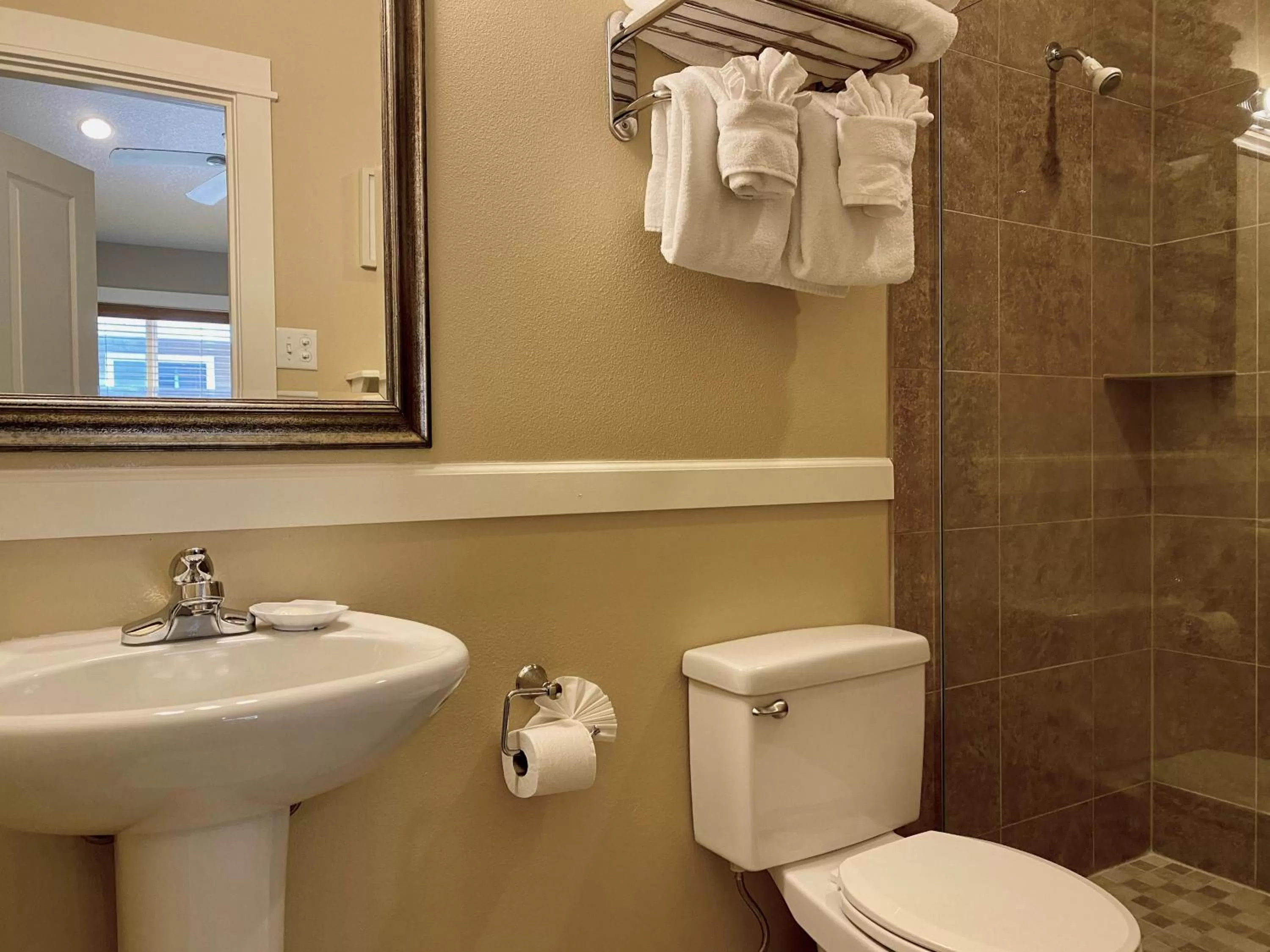 Bathroom in Lighthouse Inn