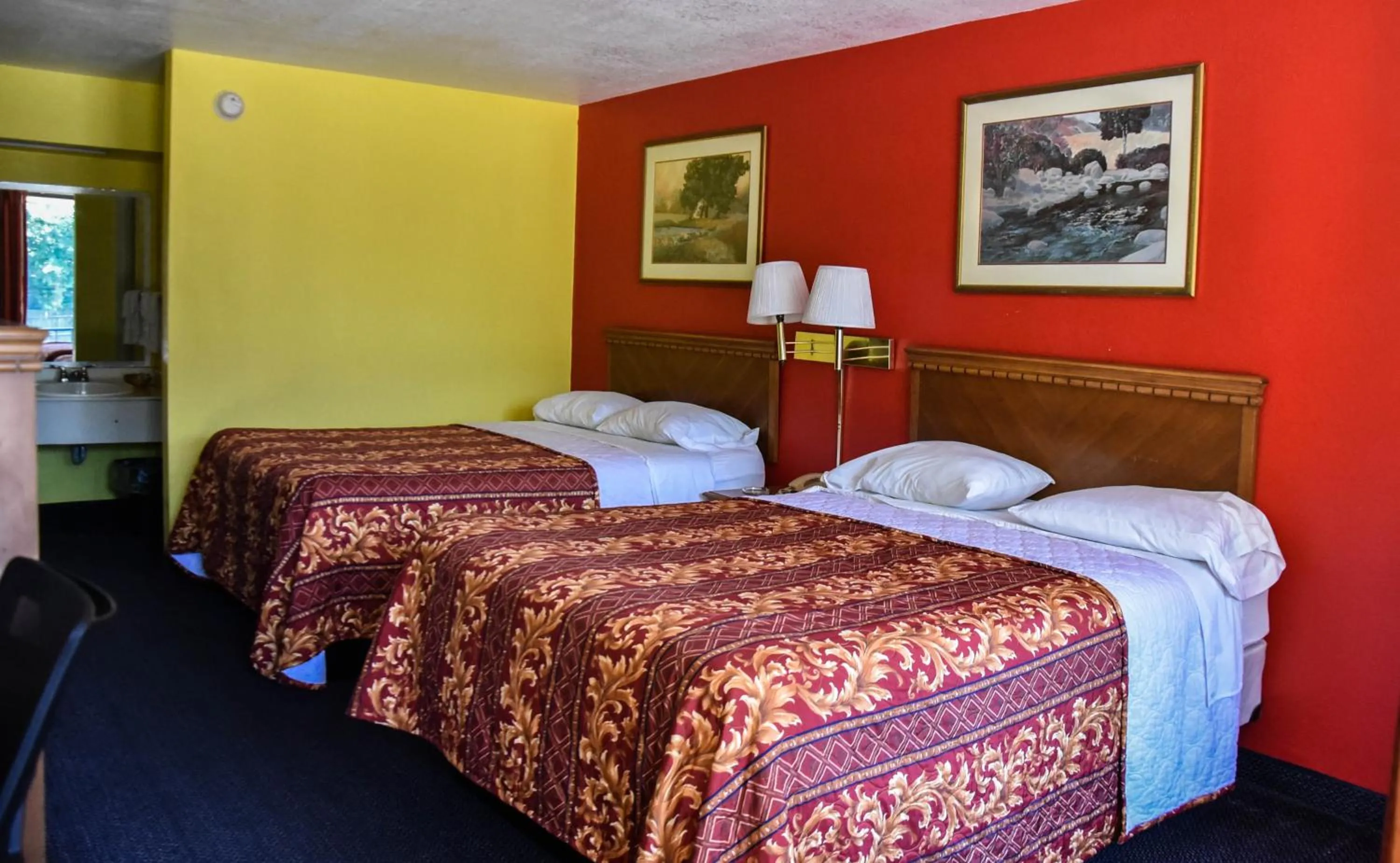 Bed in Homeplace Inn