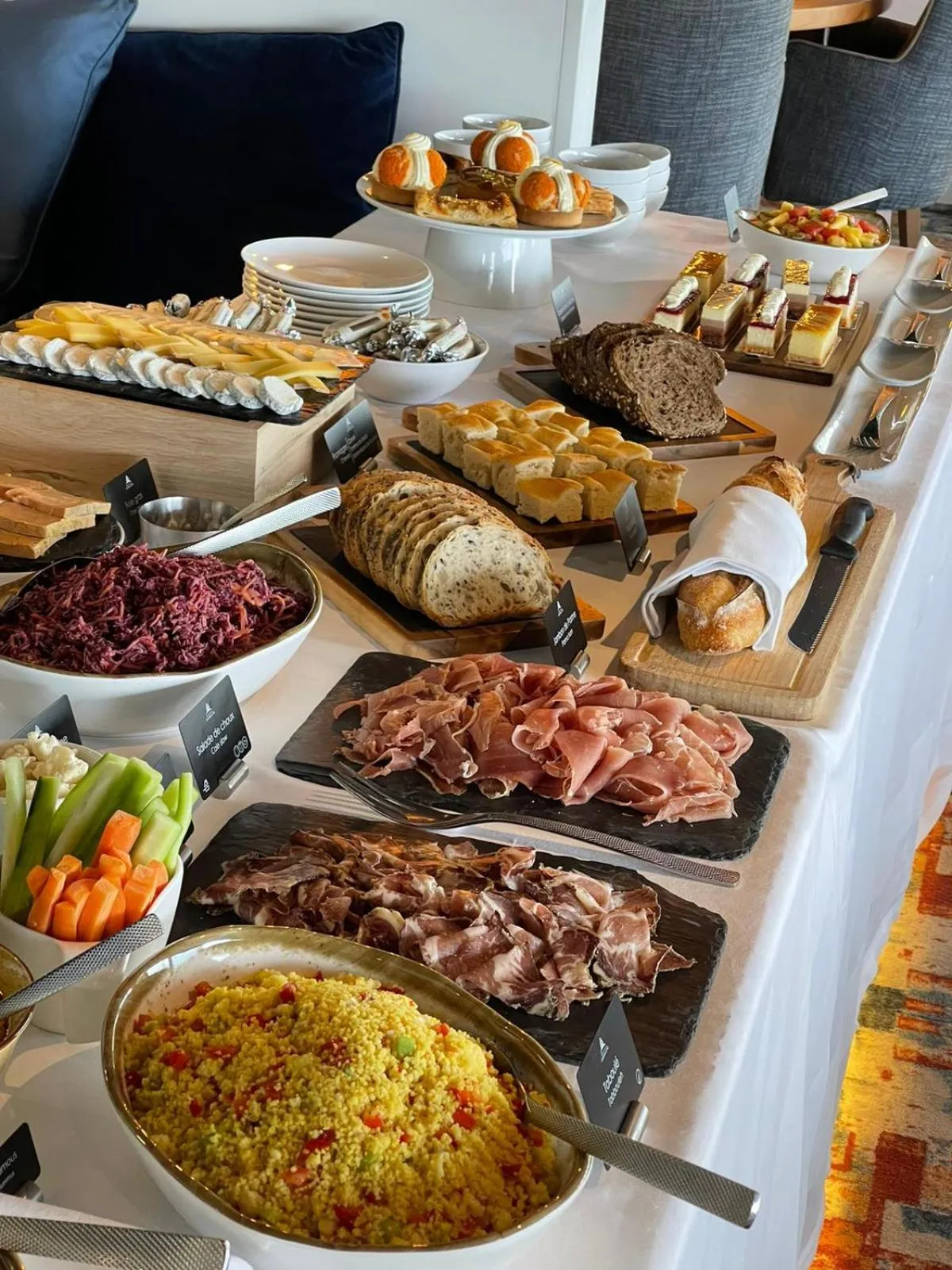 Restaurant/places to eat in Domaine De La Corniche