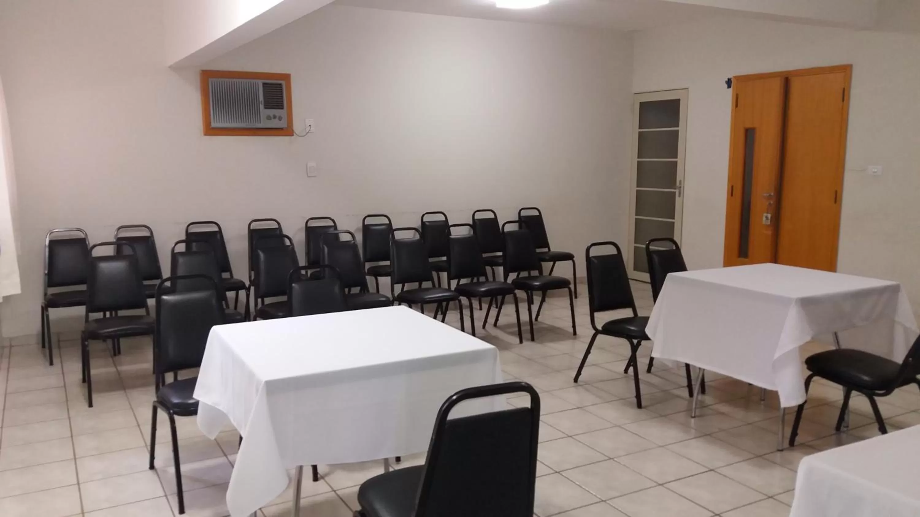 Business facilities in Jales Center Hotel
