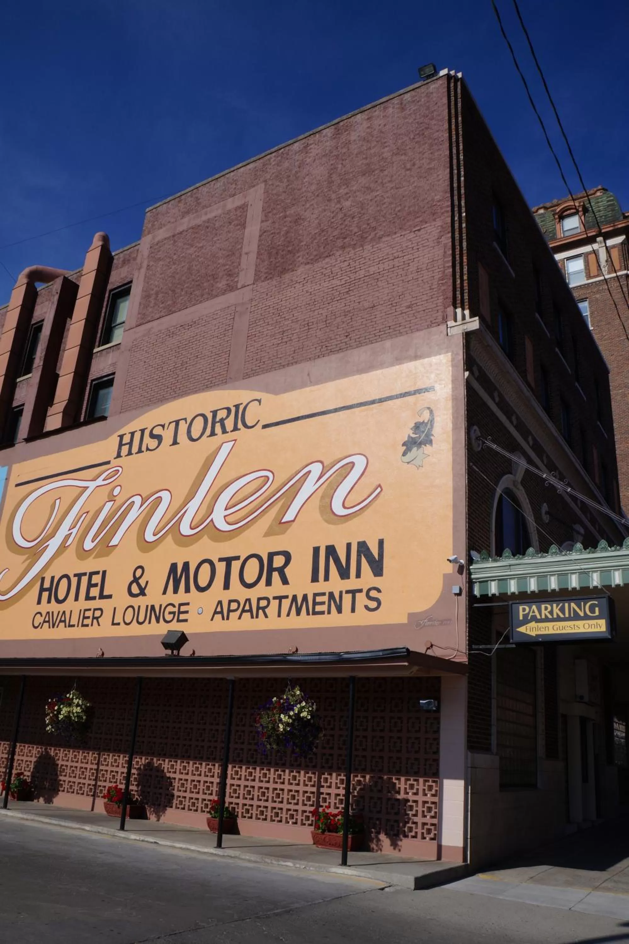 Facade/entrance in Finlen Hotel and Motor Inn