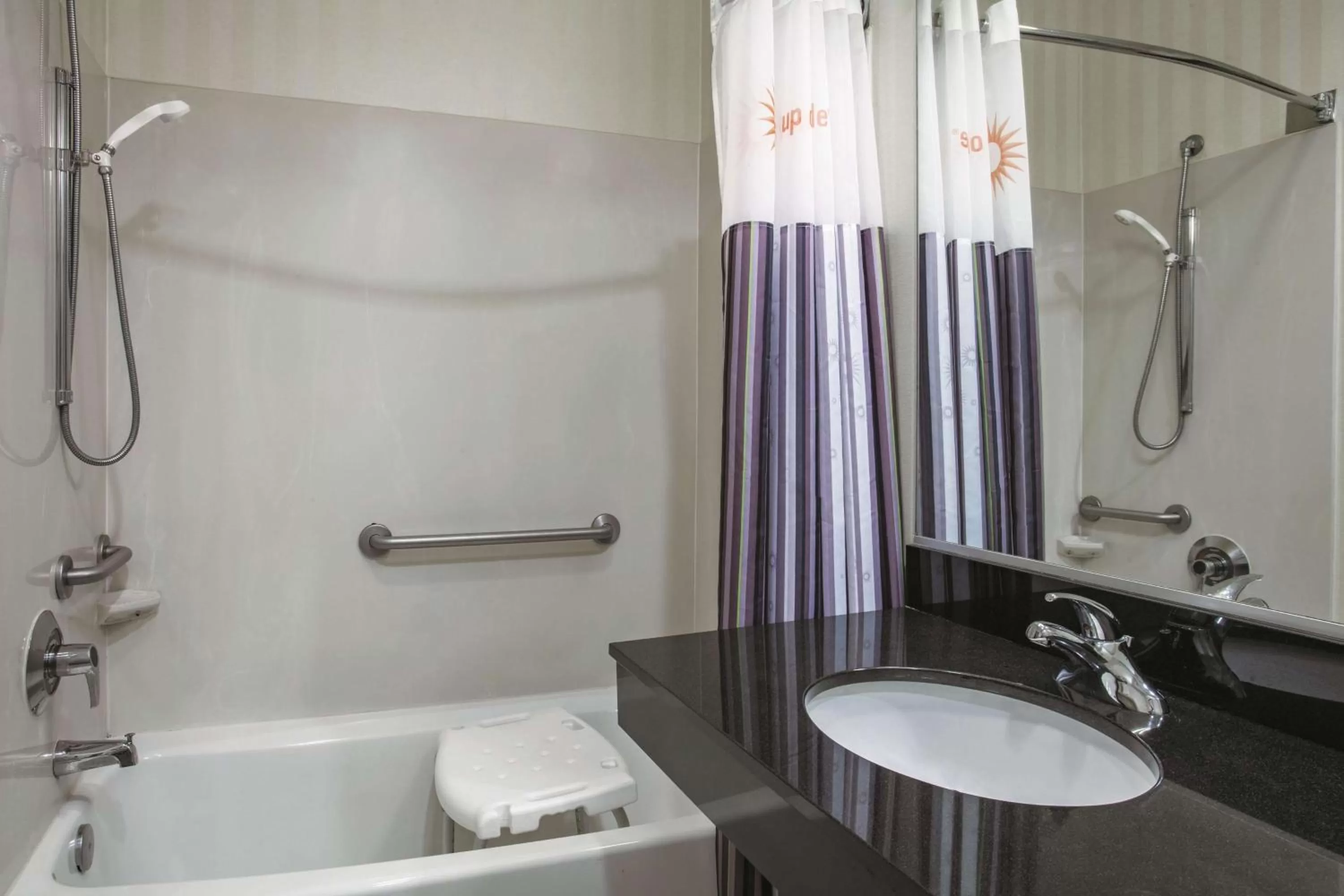 Bathroom in La Quinta by Wyndham Manassas Battlefield