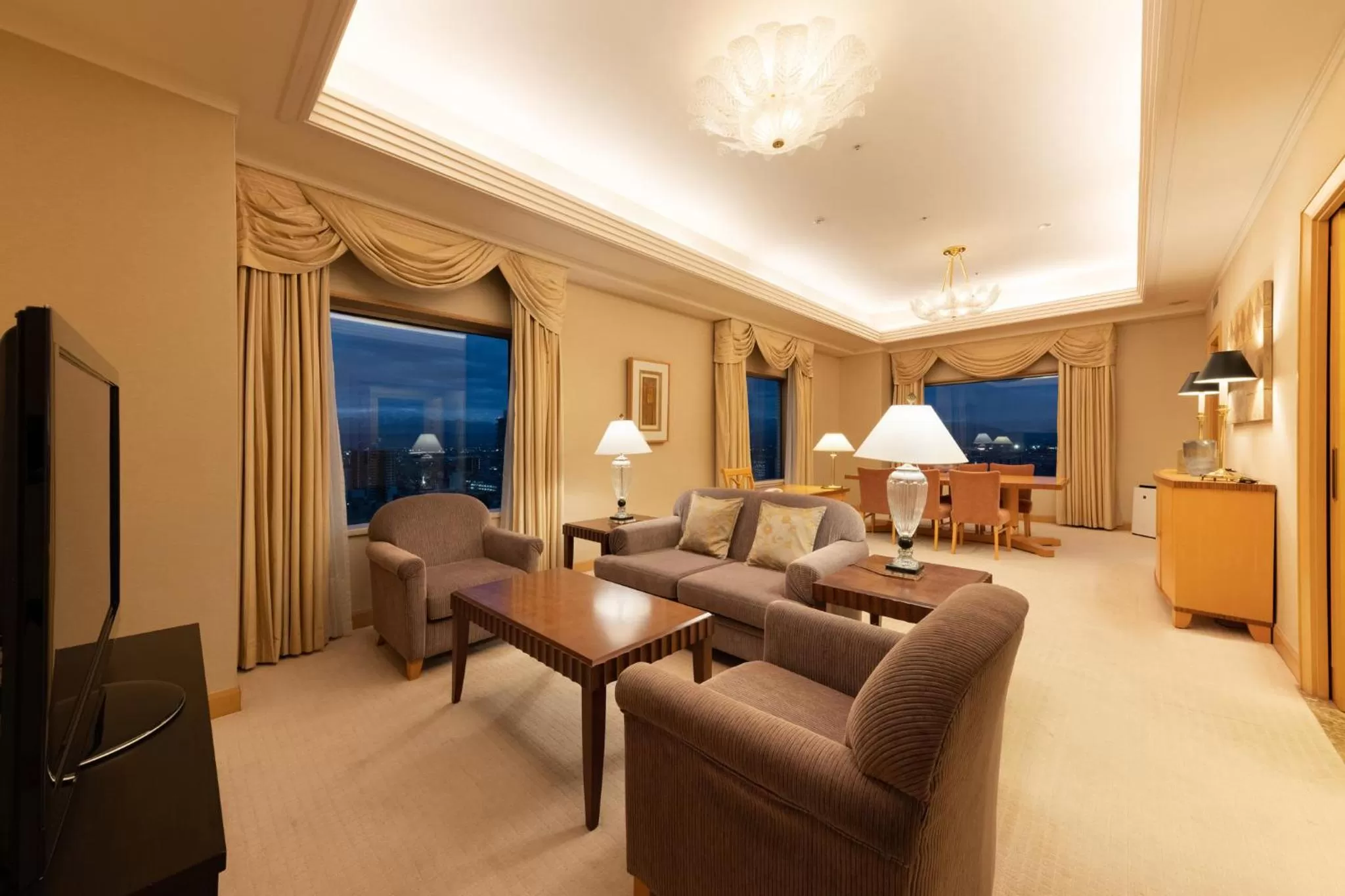 Photo of the whole room in ANA Crowne Plaza Toyama by IHG