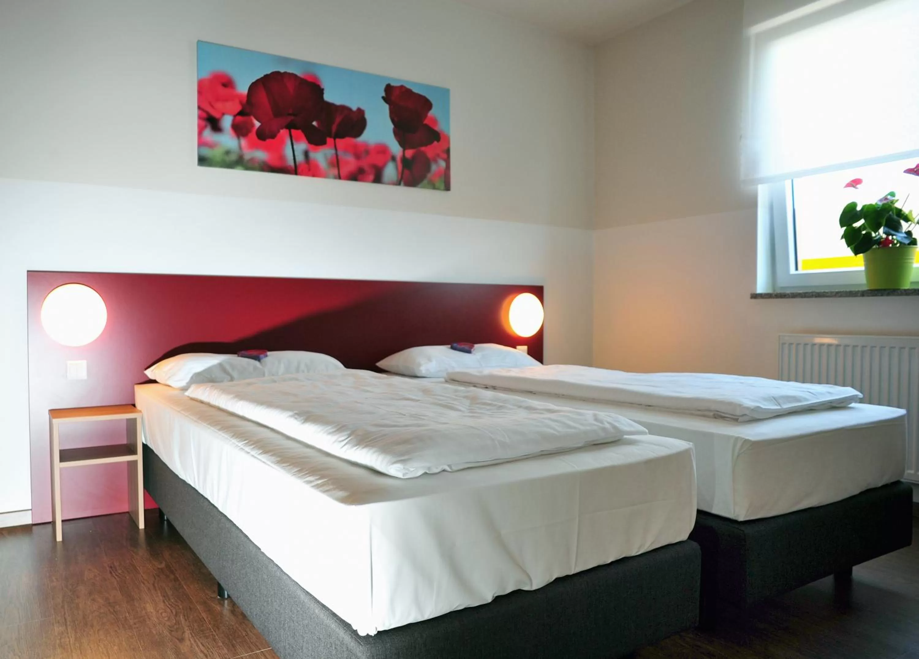 Day, Bed in Hotel Asbach-Bäumenheim