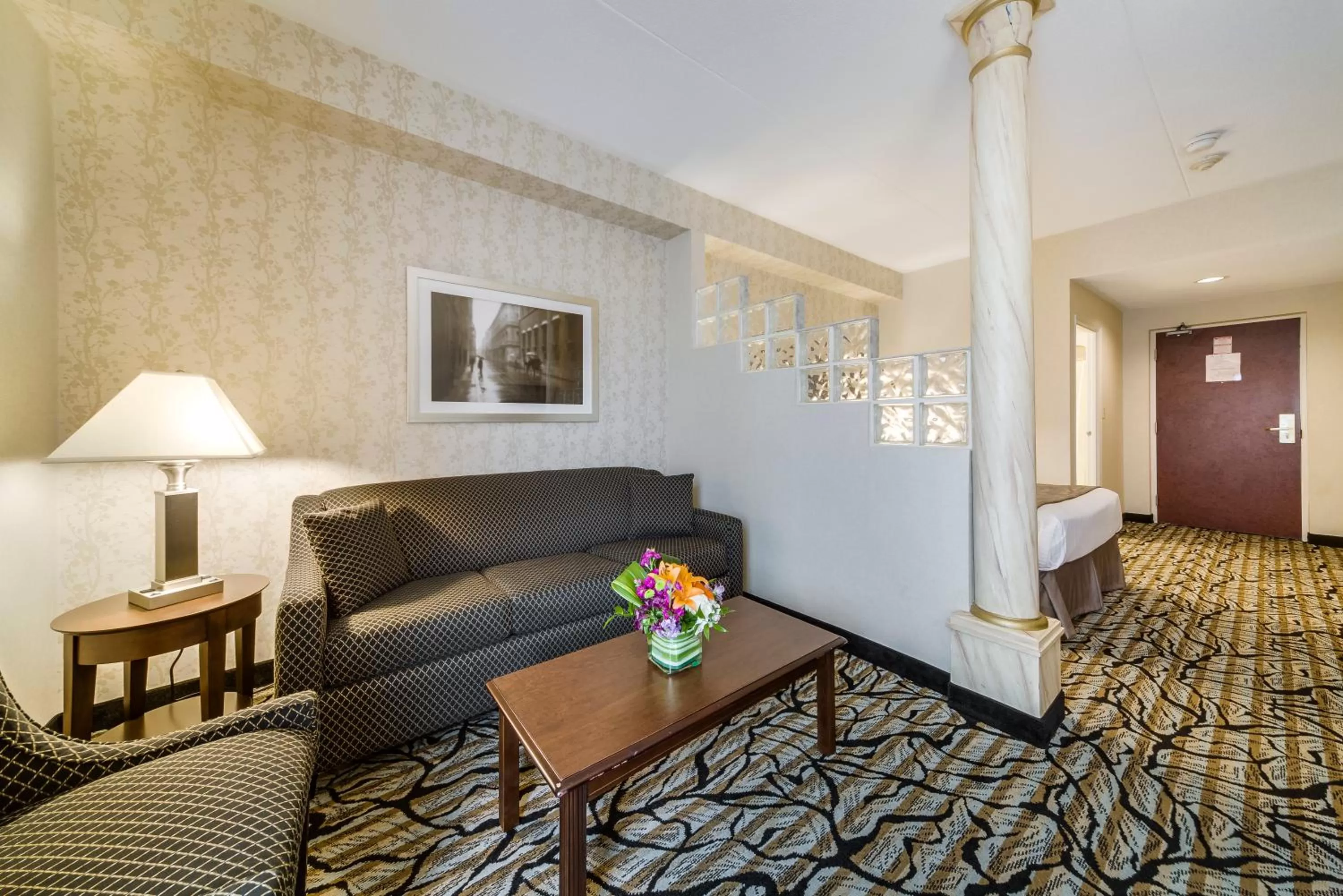 Seating area in Monte Carlo Inn Oakville Suites