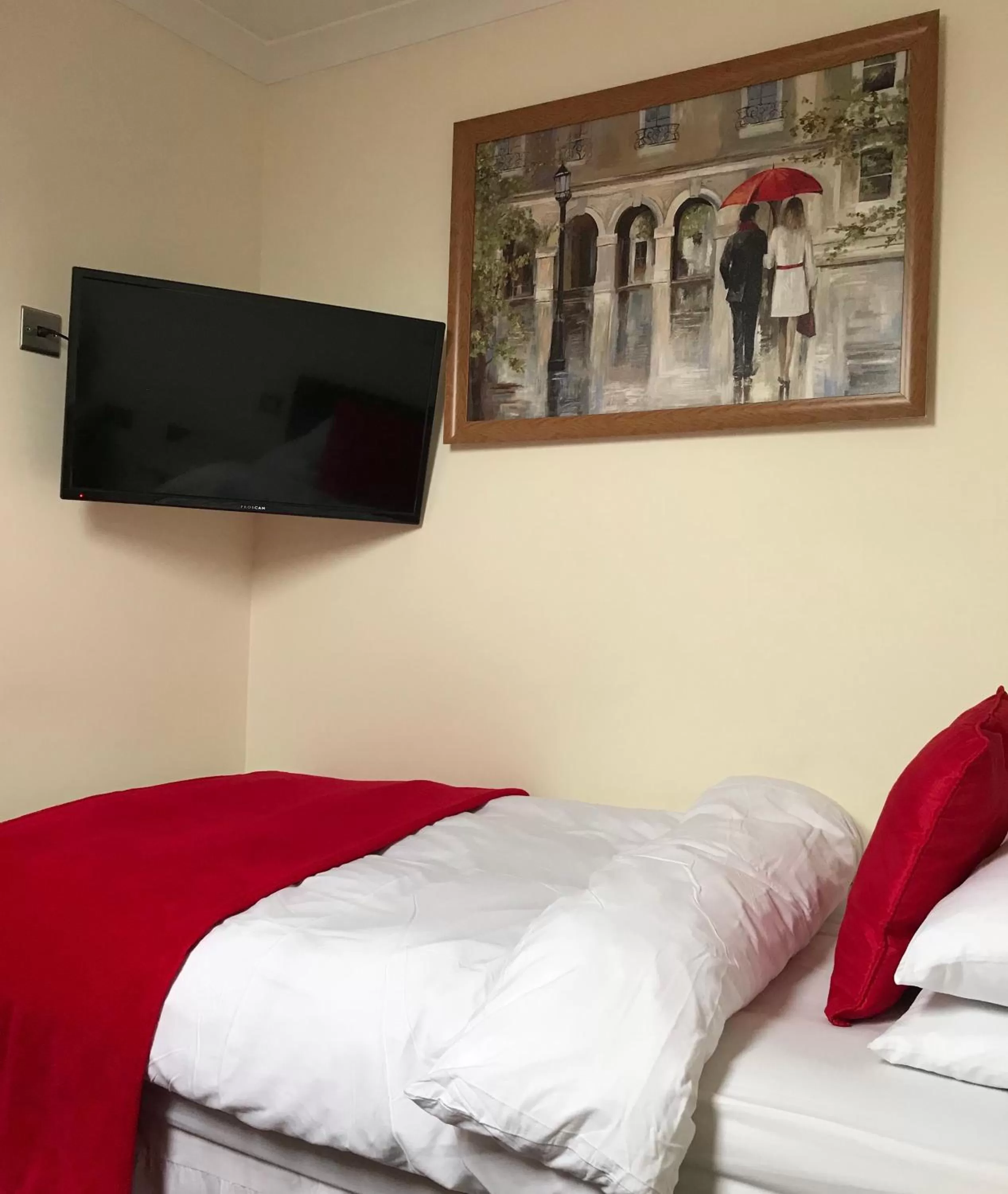 Photo of the whole room, Bed in Cassandra Guest House