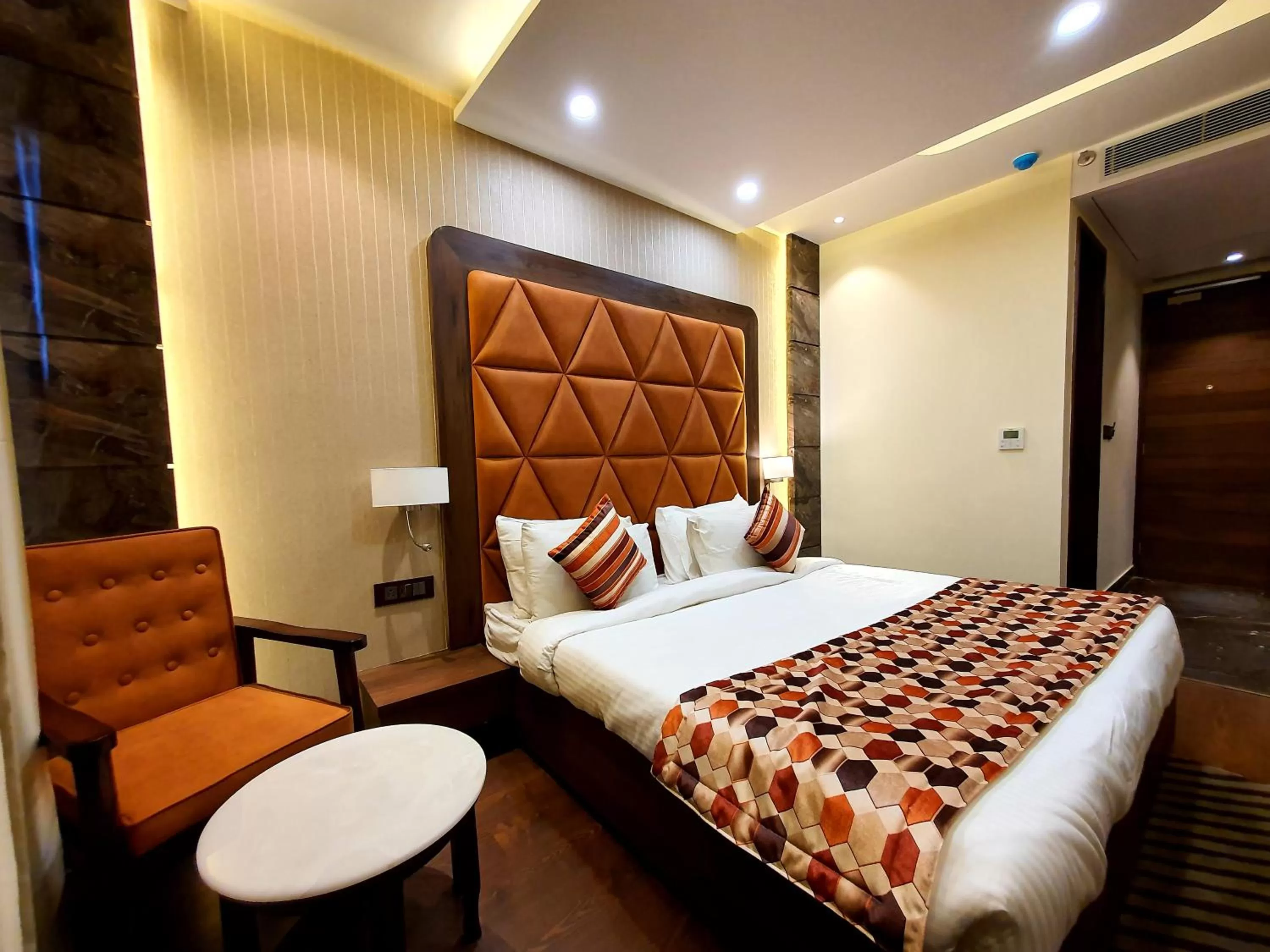 Bed in Hotel Makhan Residency