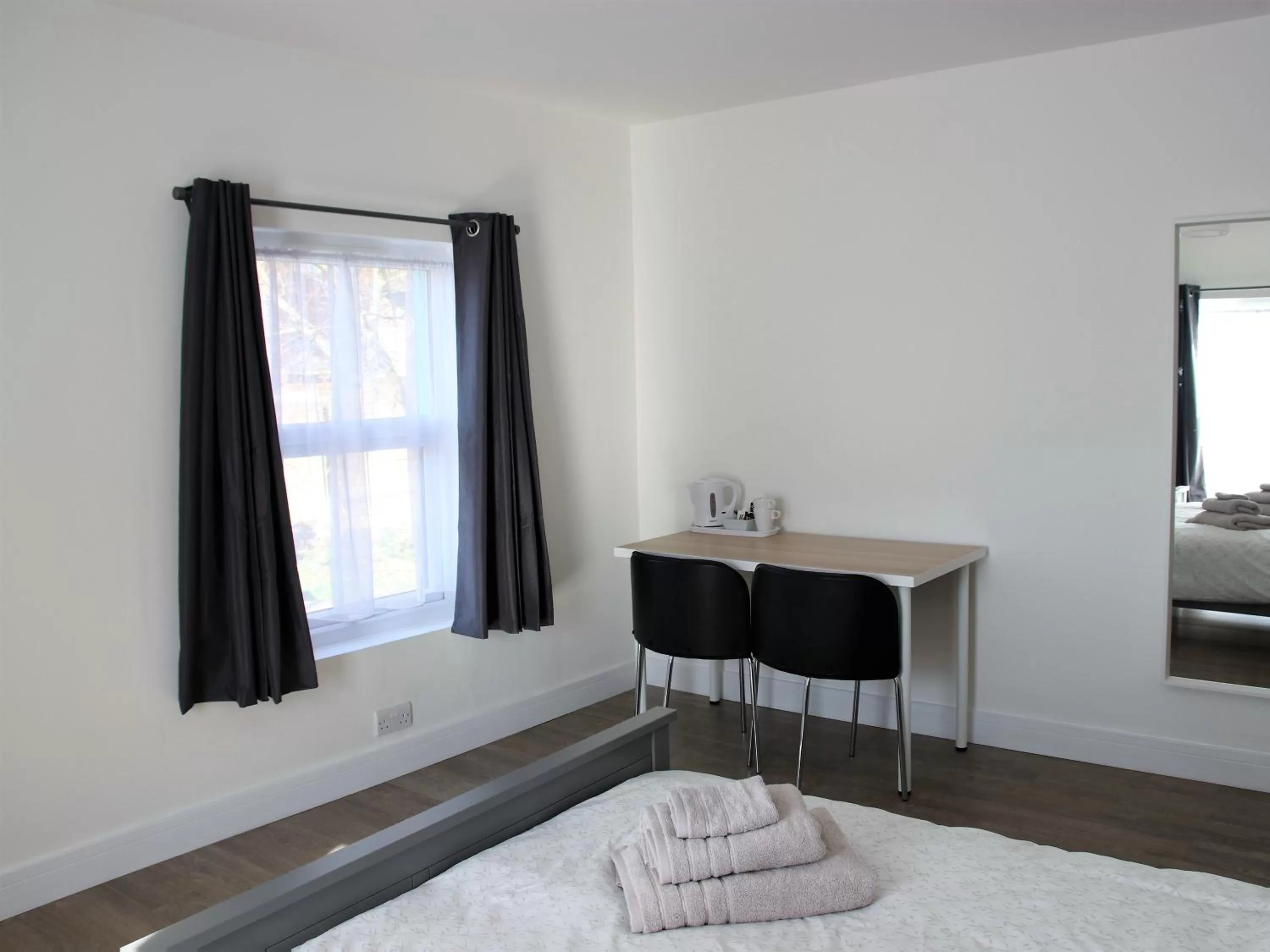 Bedroom, Bed in The Swan Inn