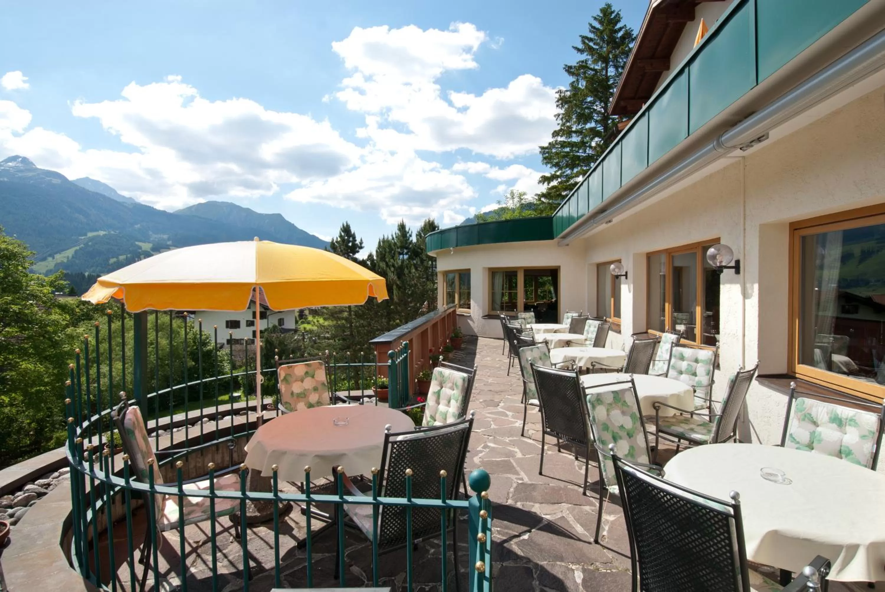 Restaurant/places to eat in Sporthotel Schönruh