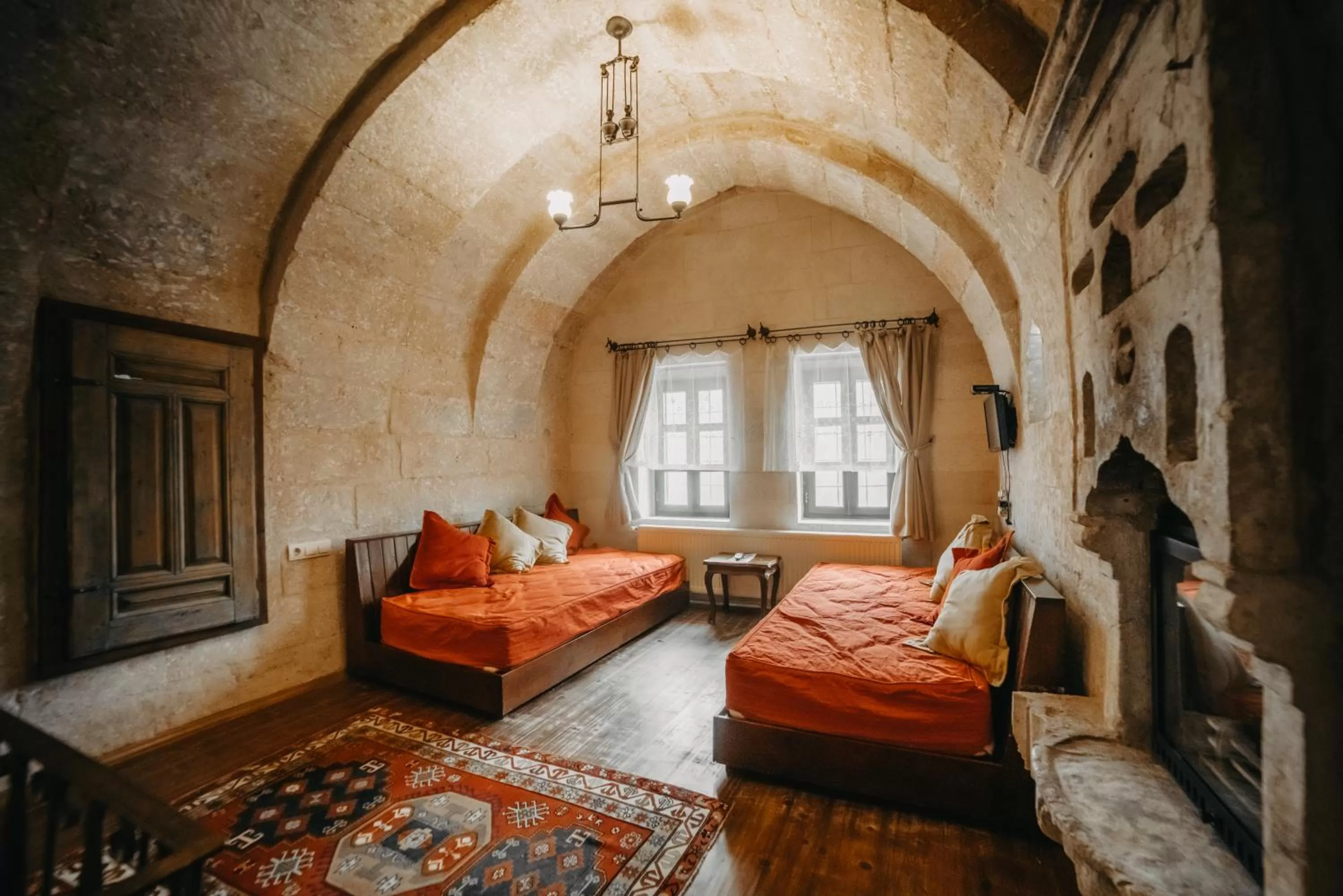 Seating area, Bed in Dere Suites Cappadocia