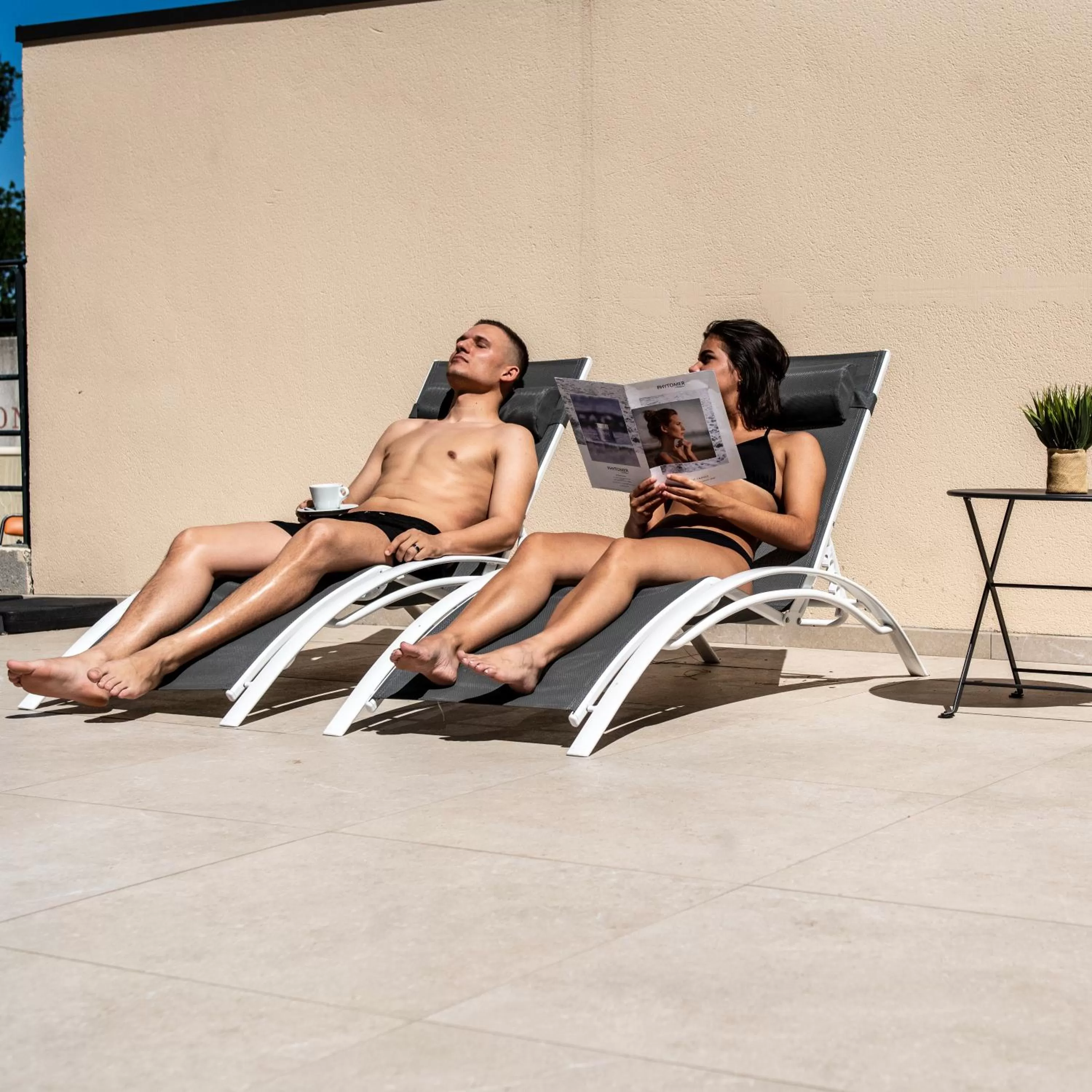 Solarium in Mercure Avignon TGV Hotel & Spa