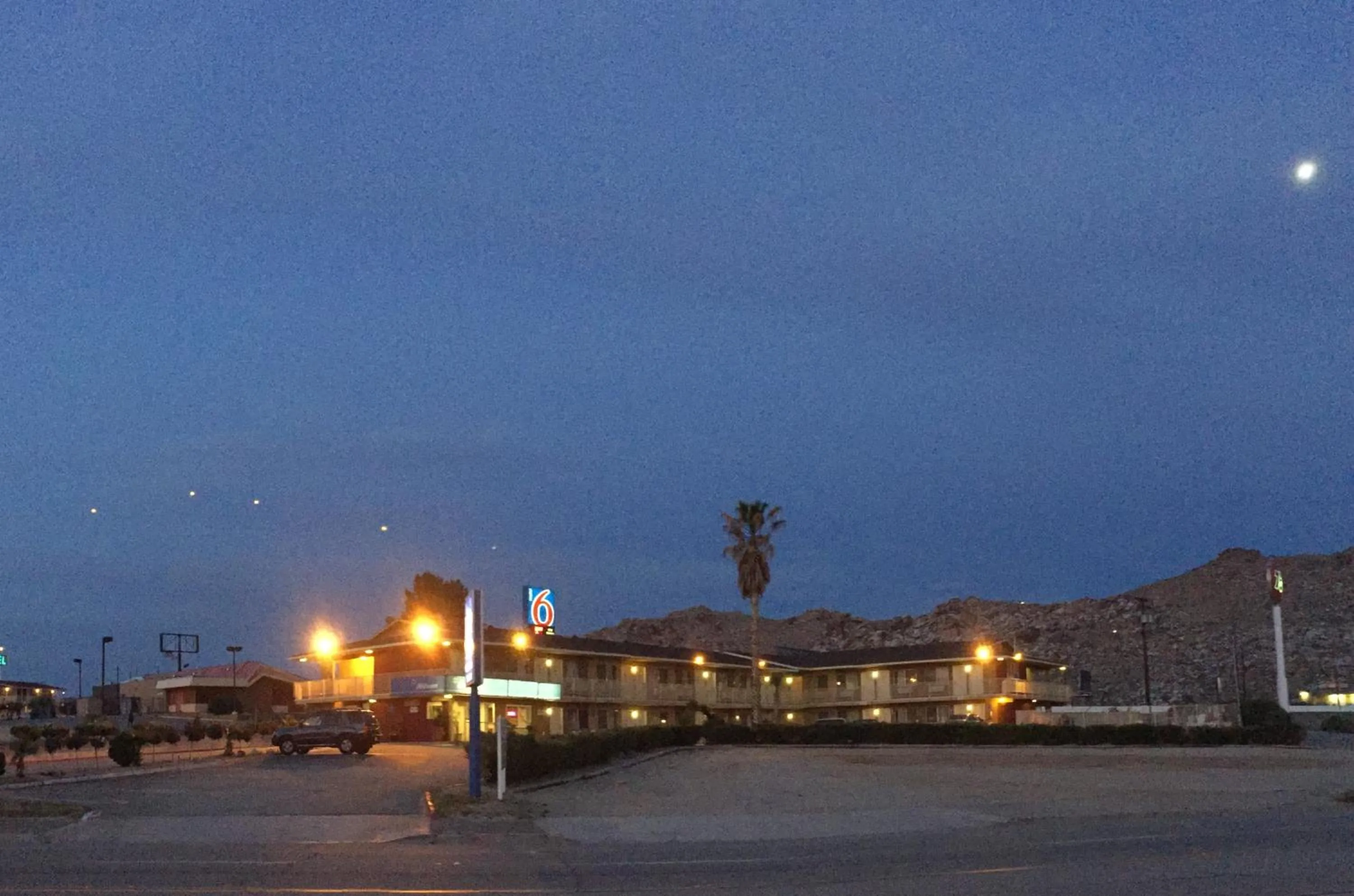 Property building in Hilltop Inn & Suites