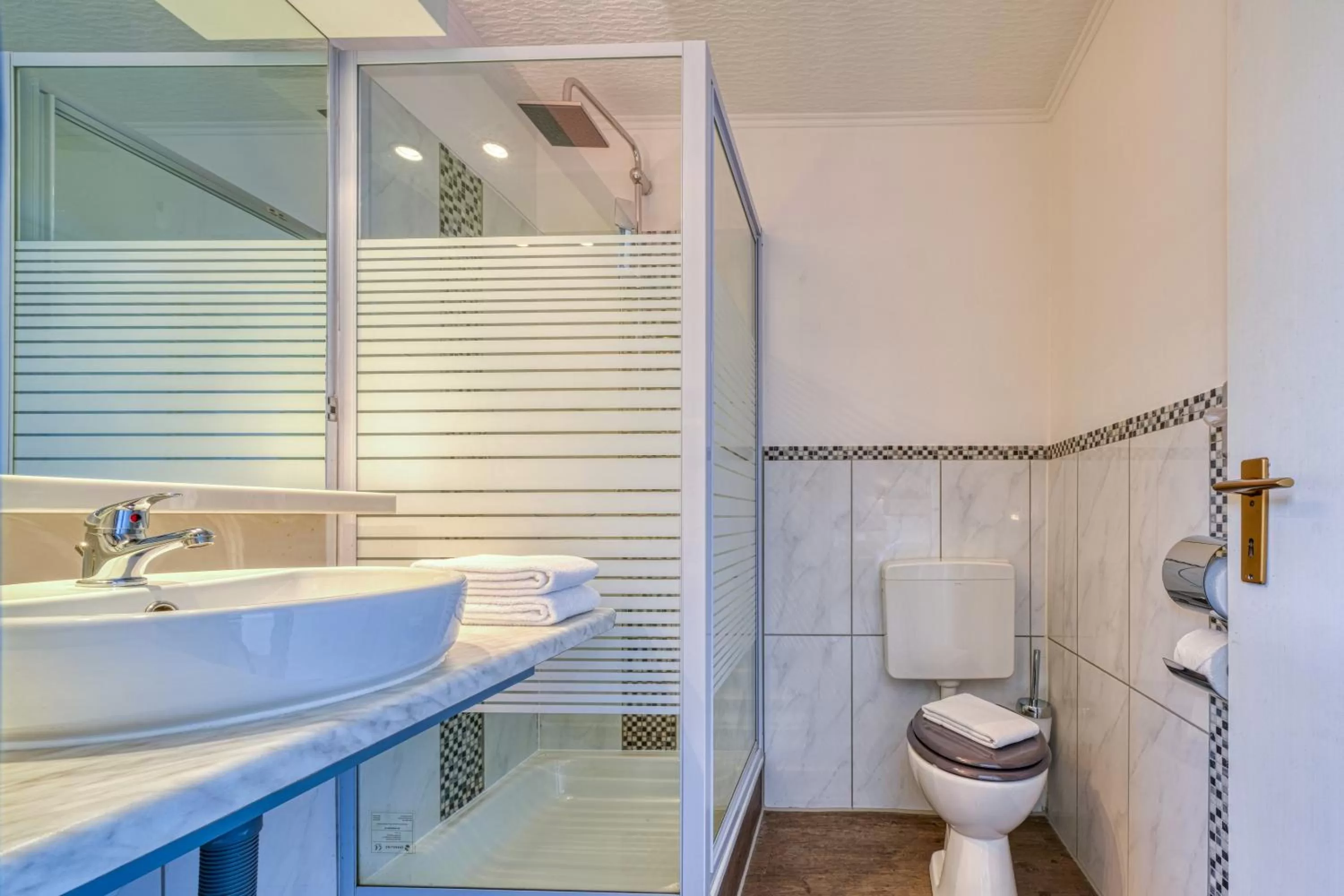 Shower in Hotel Seeblick Försterhaus