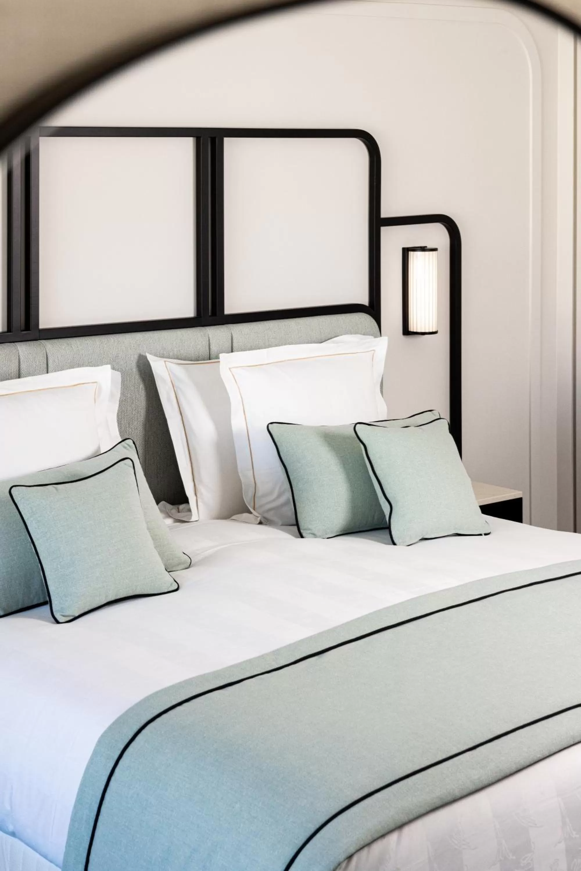 Bed in Mondrian Cannes