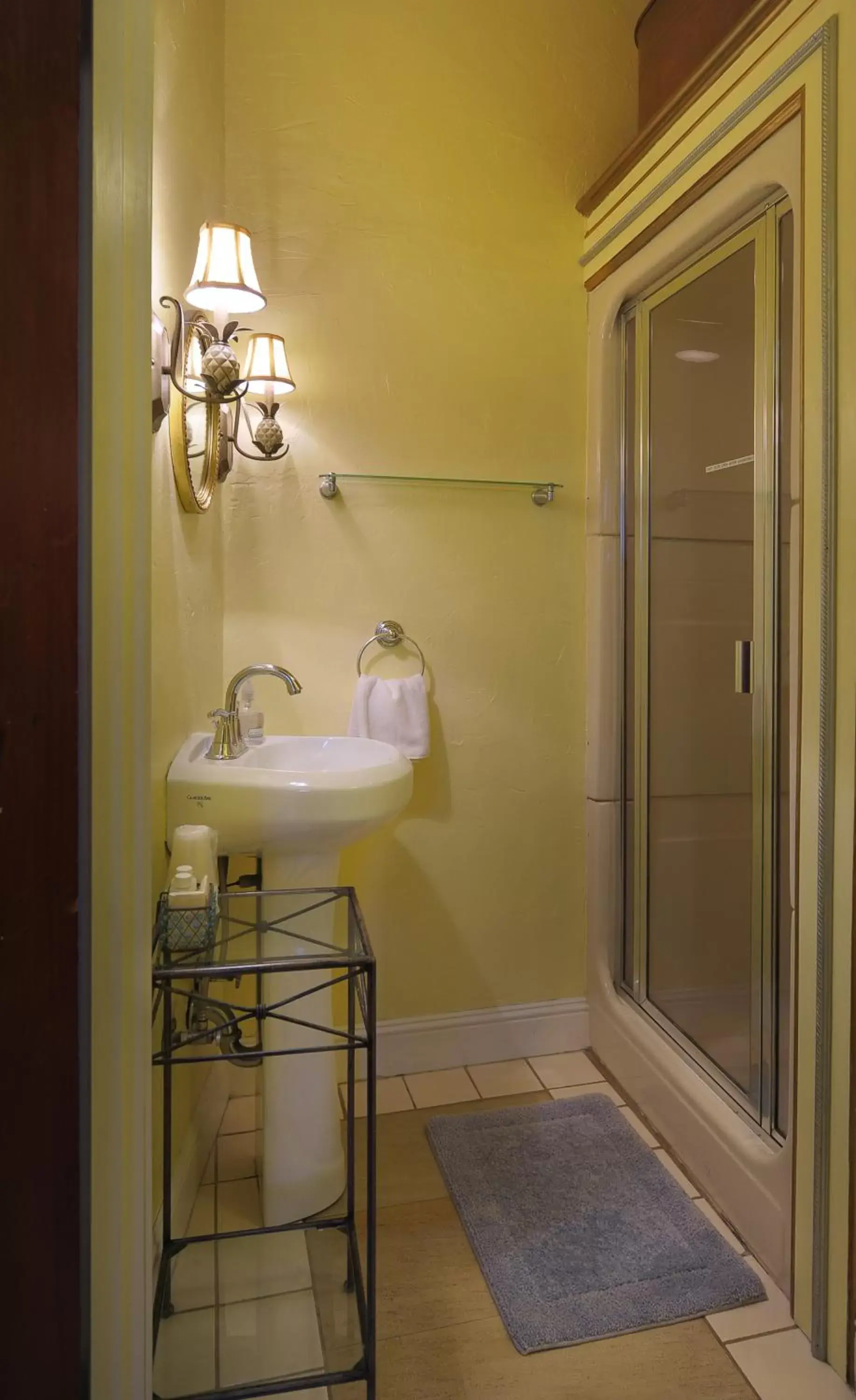 Standard King Room in Noe's Nest Bed and Breakfast Standard King Room in Noe's Nest Bed and Breakfast