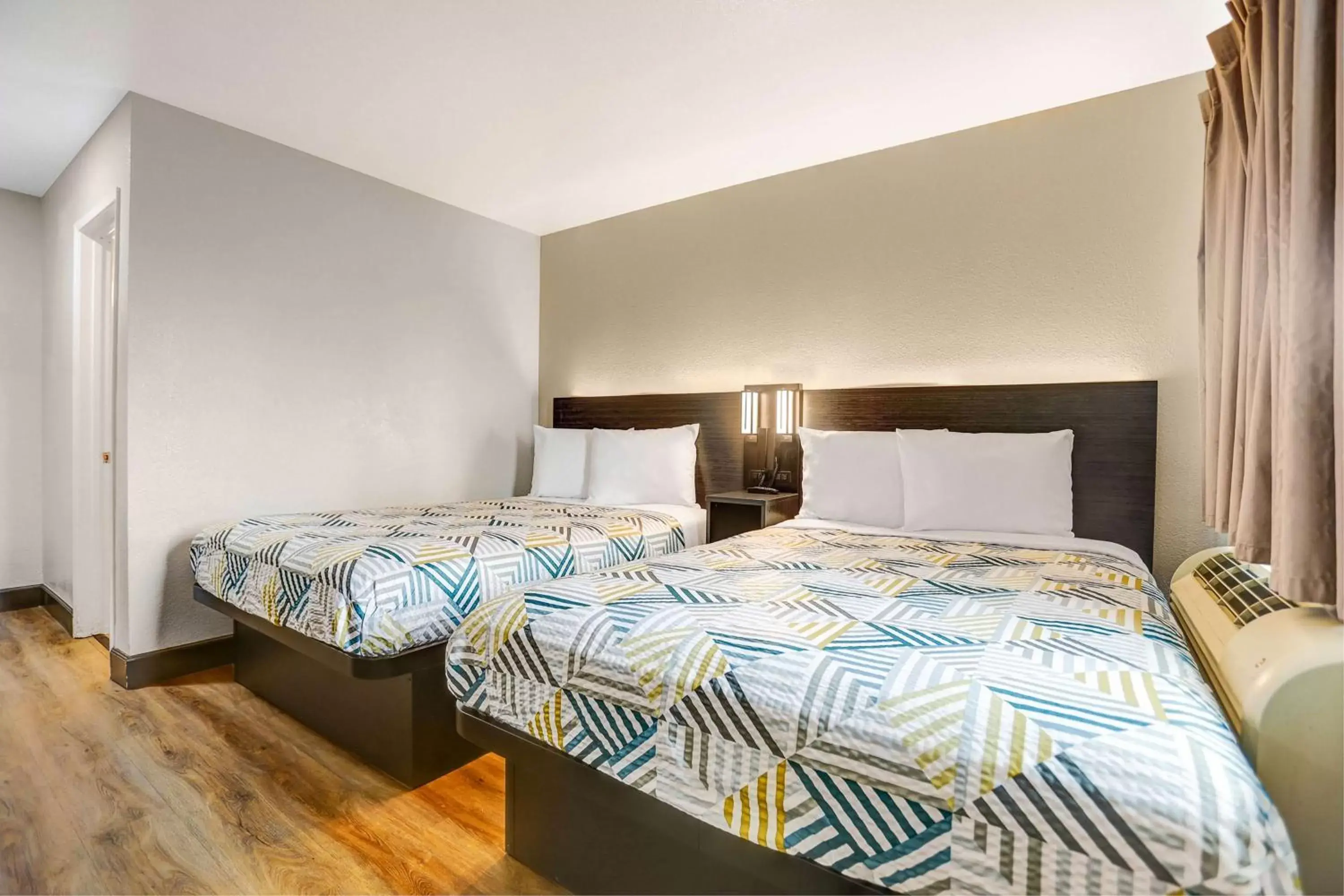 Deluxe Quadruple Room - single occupancy - Non-Smoking in Motel 6-San Bernardino, CA - South Deluxe Quadruple Room - single occupancy - Non-Smoking in Motel 6-San Bernardino, CA - South