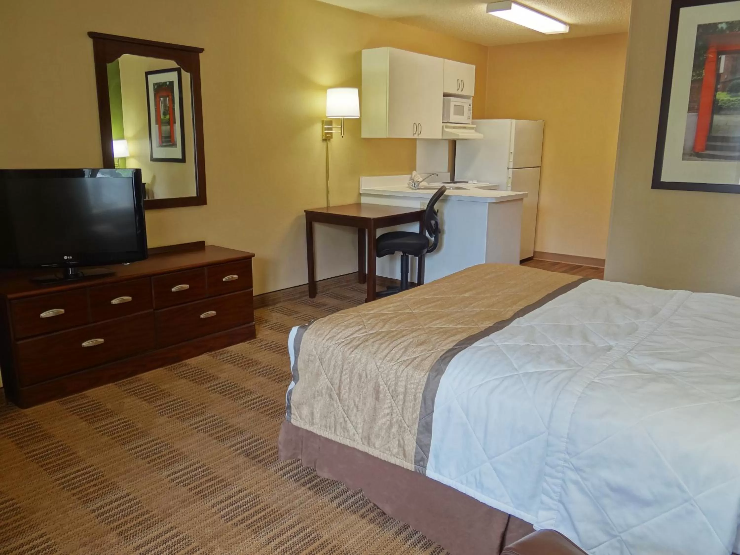 Bed in Extended Stay America Suites - Mobile - Spring Hill