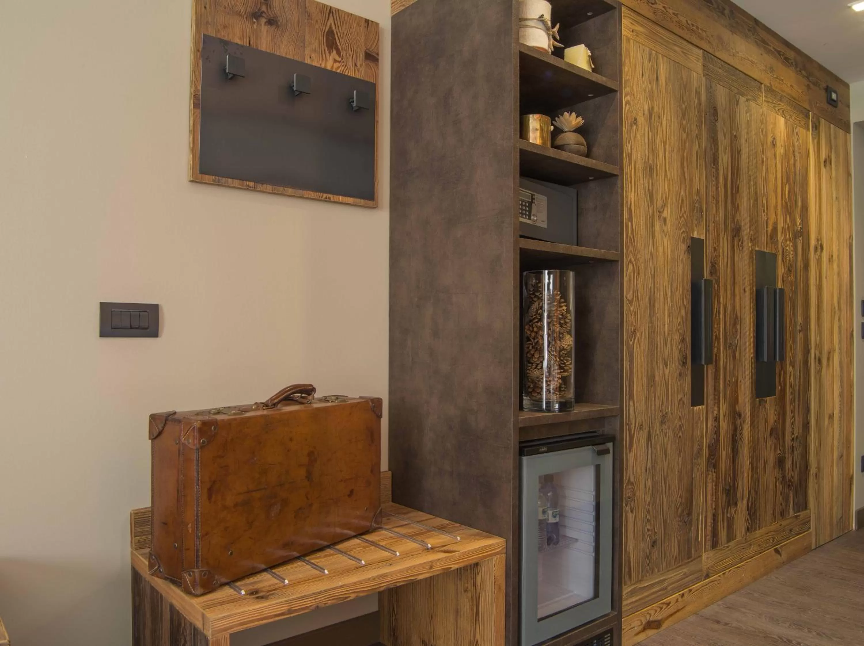 Decorative detail in Olimpia Hotel