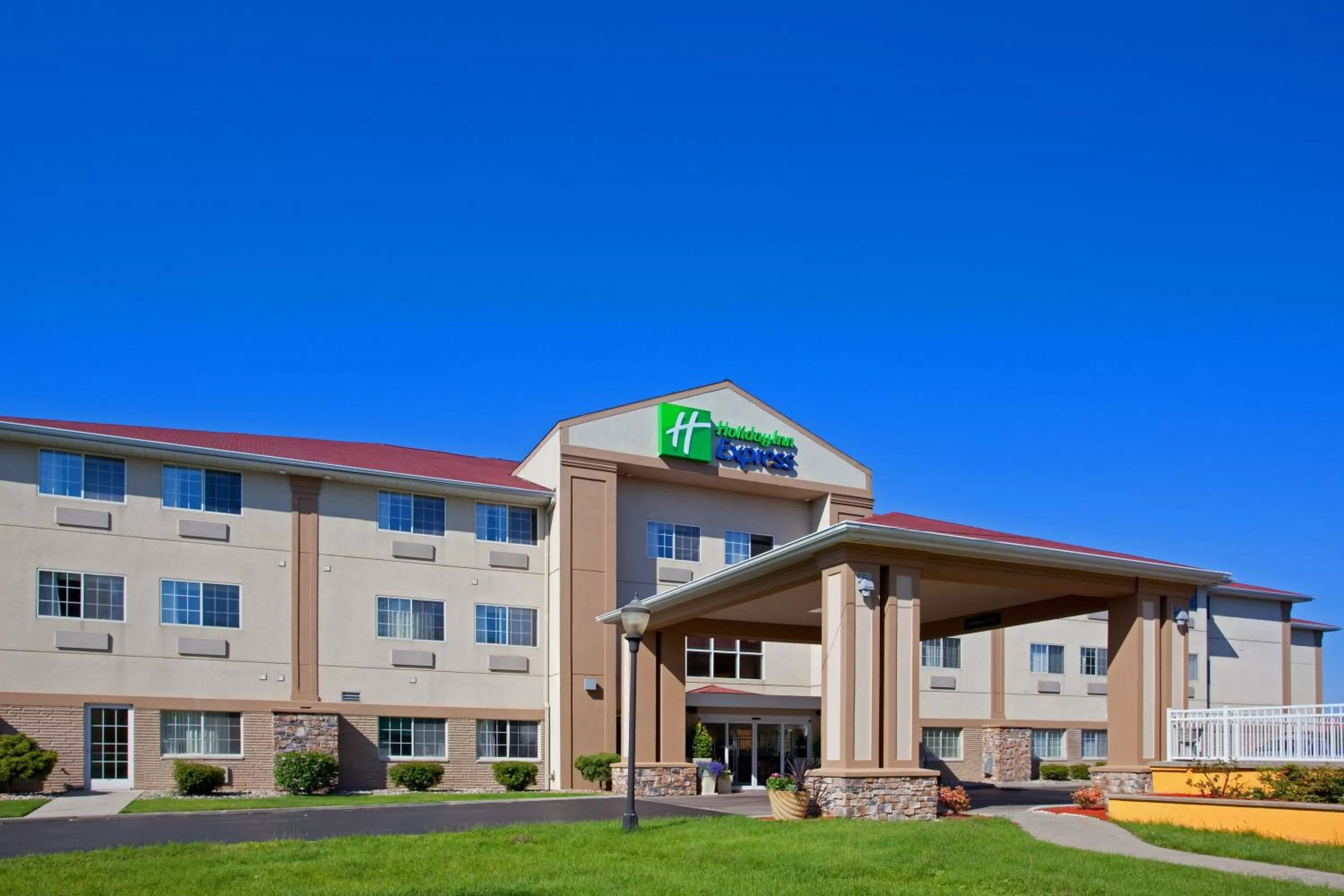 Property building in Holiday Inn Express Hotel & Suites-Saint Joseph by IHG