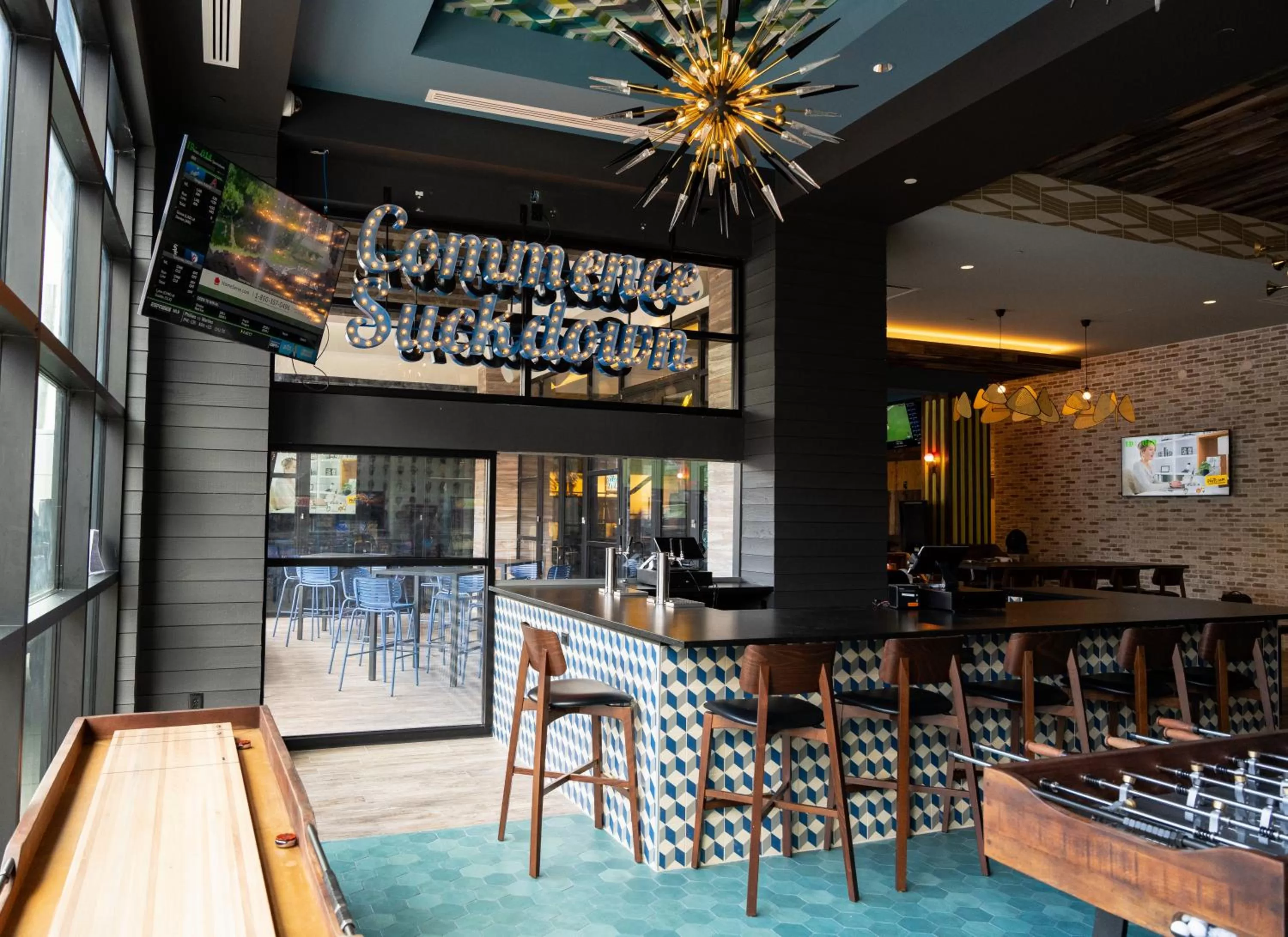 Restaurant/places to eat in Holiday Inn & Suites Nashville Downtown Broadway