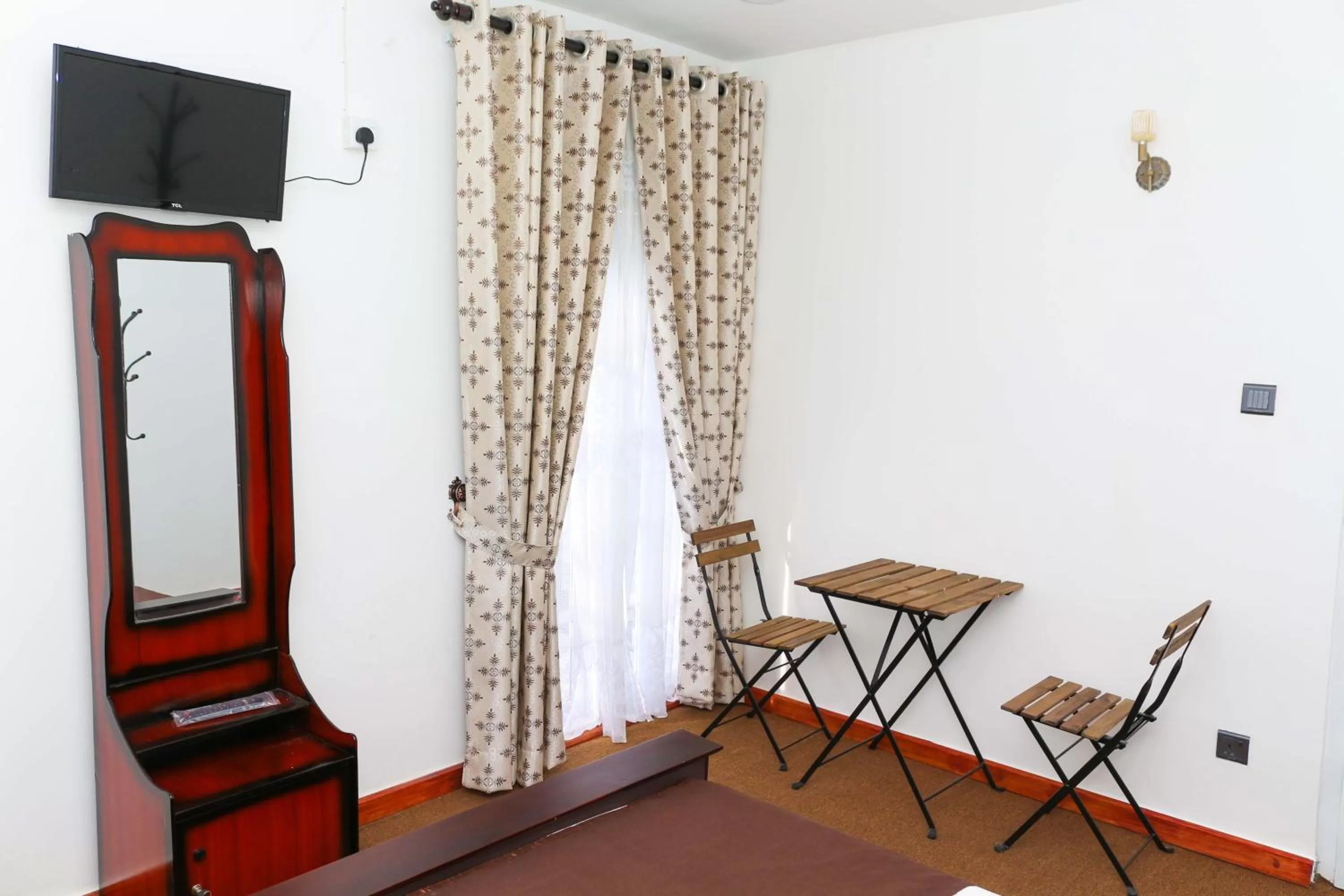 TV/Entertainment Center in Hotel Mount Castle