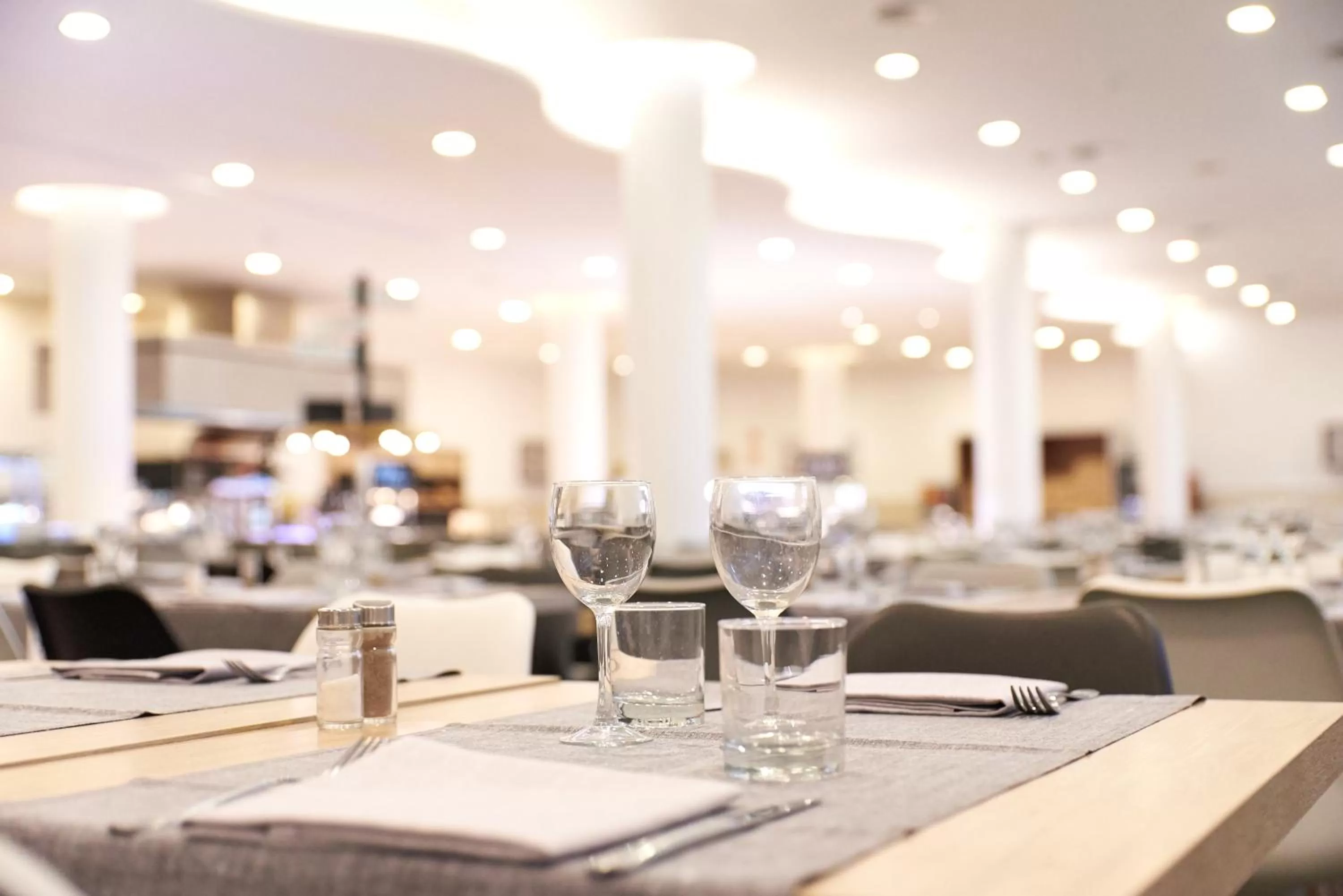 Restaurant/places to eat in DWO Sirius