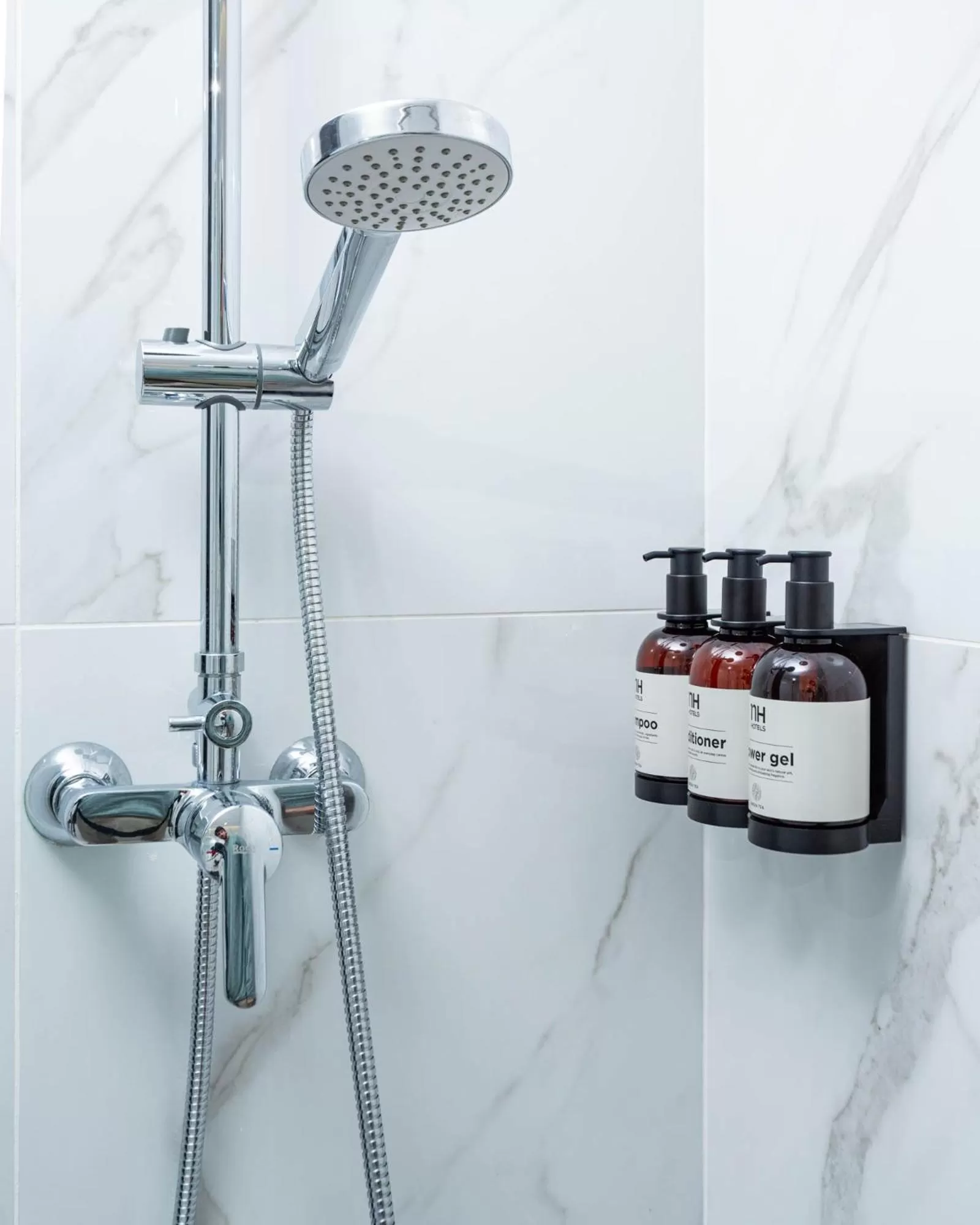 Shower in NH Coimbra Dona Ines