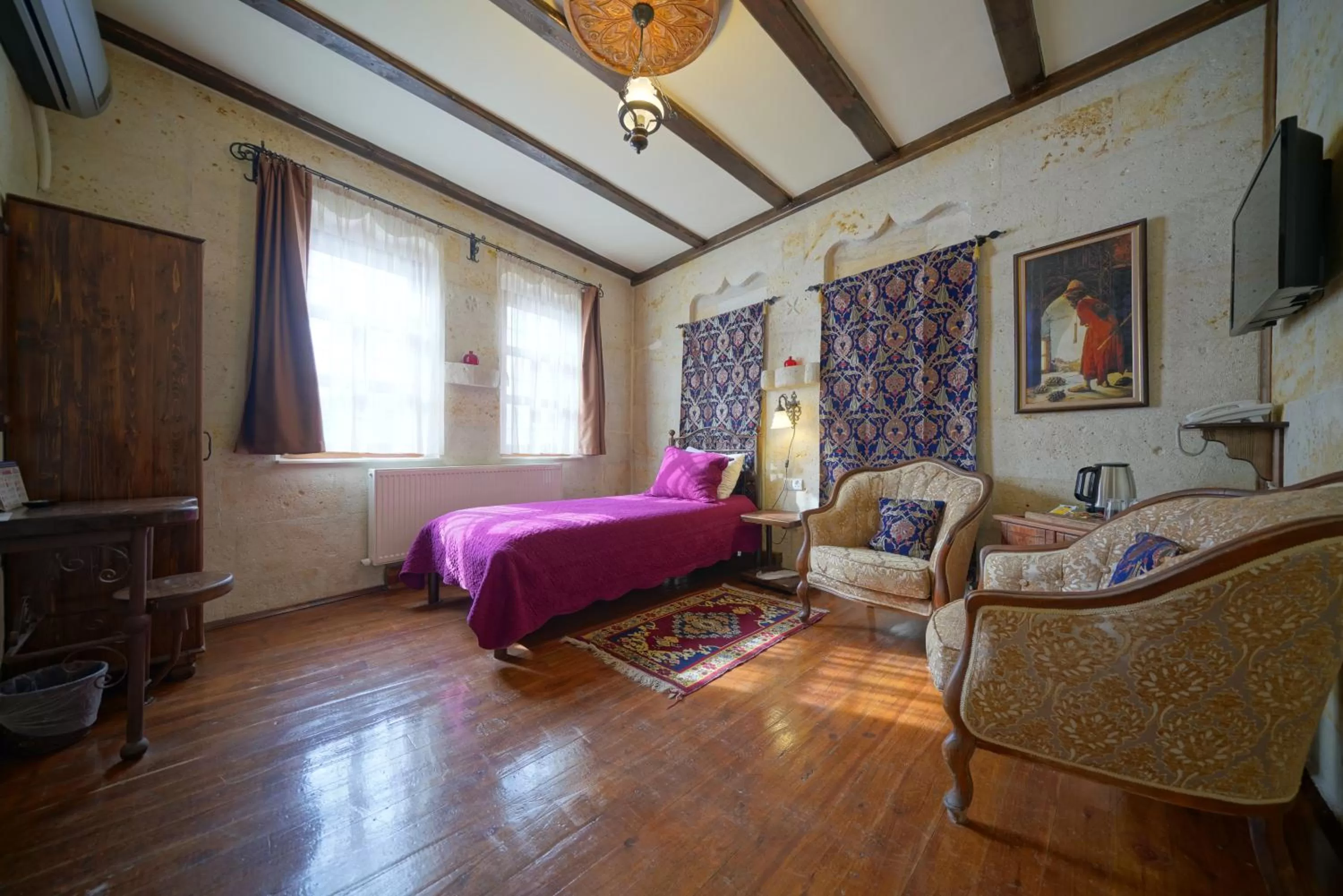 Property building in Vista Cave Hotel