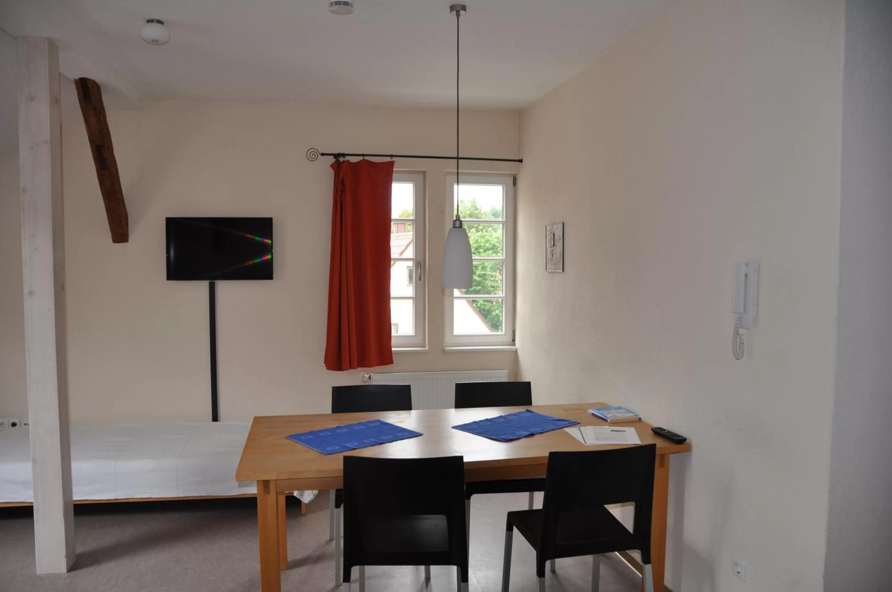 Dining Area in Gästehaus stuttgART36