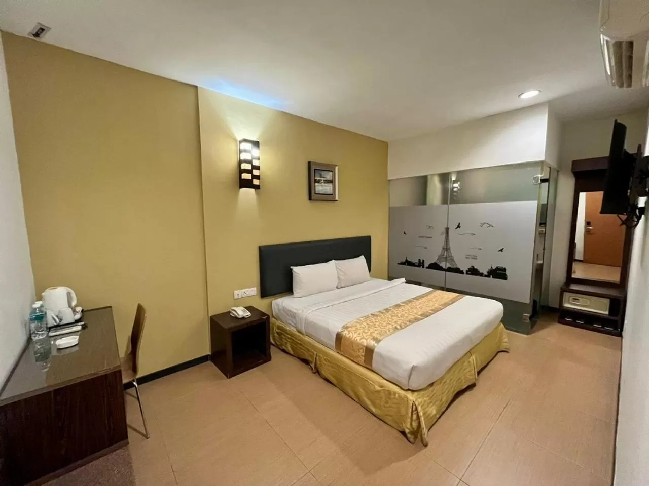 Superior King Room in Eight Days Boutique Hotel - Impian Emas