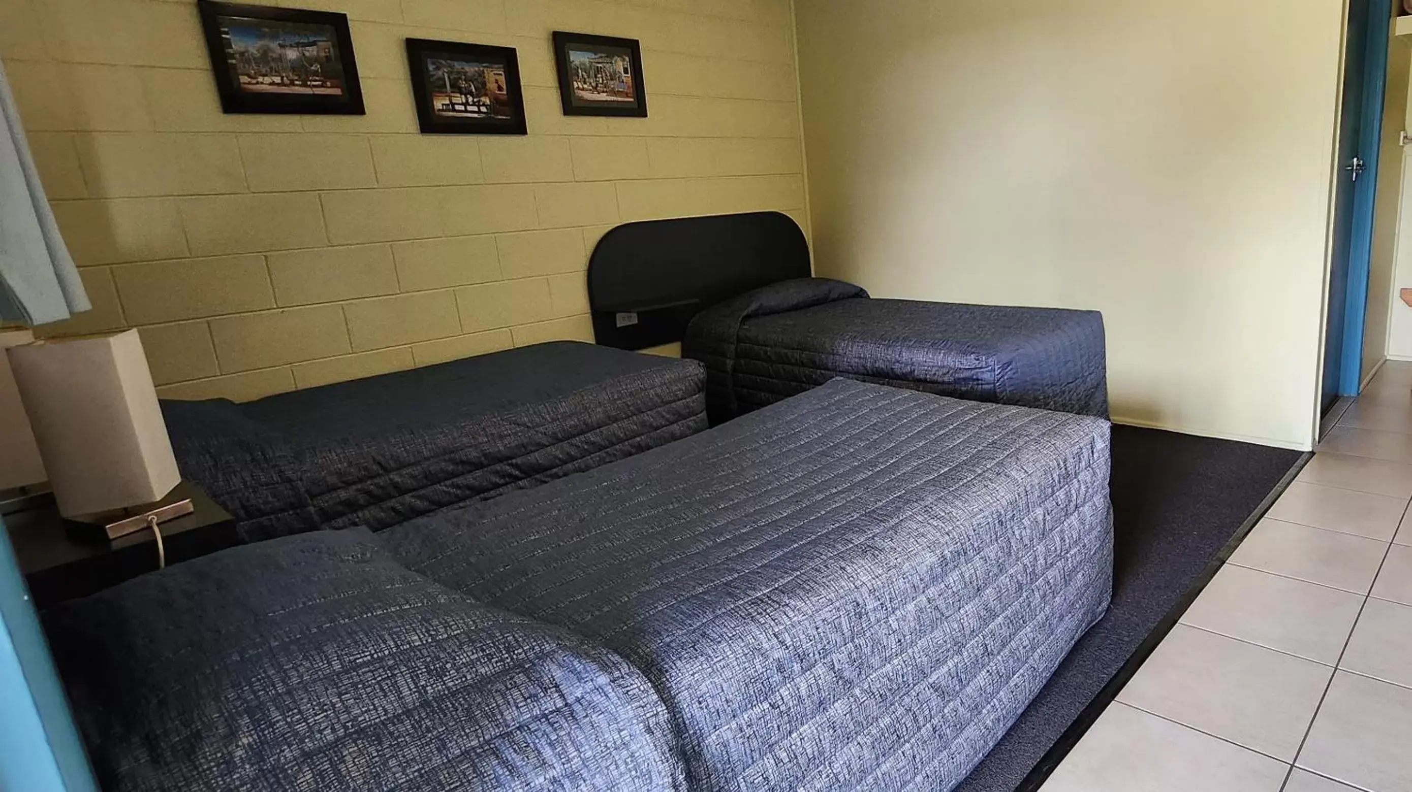 Standard Triple Room - single occupancy in Nanango Antler Motel Standard Triple Room - single occupancy in Nanango Antler Motel