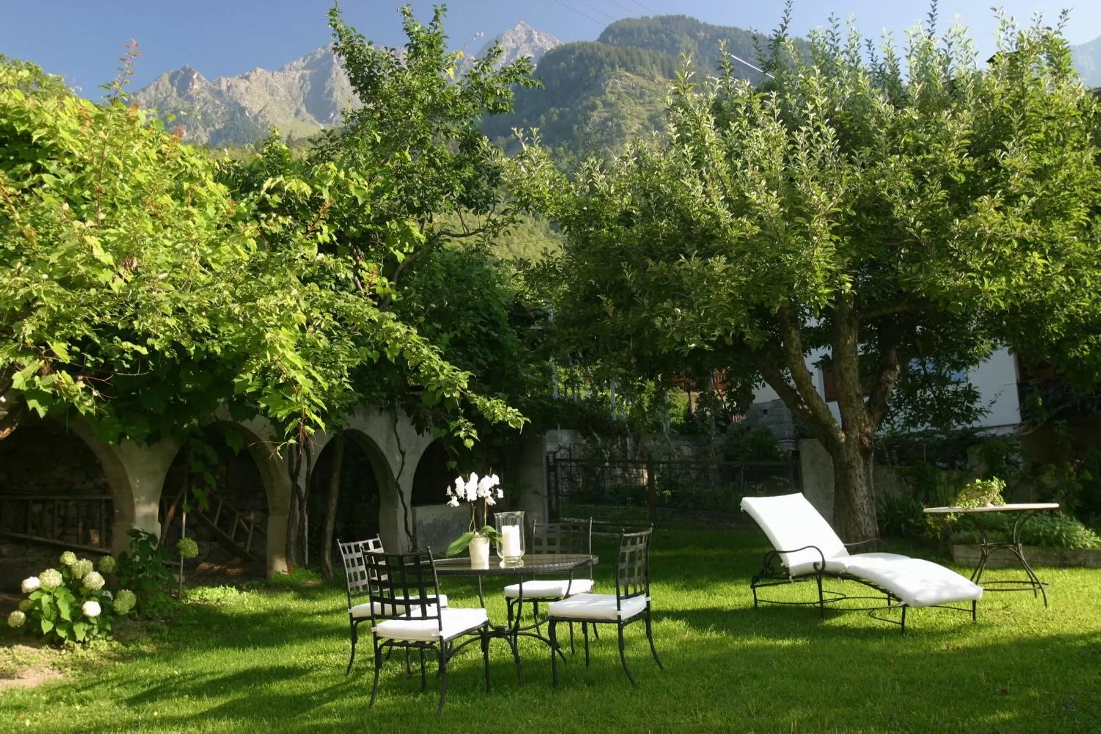 Garden in Mair Am Ort Living Hotel B&B