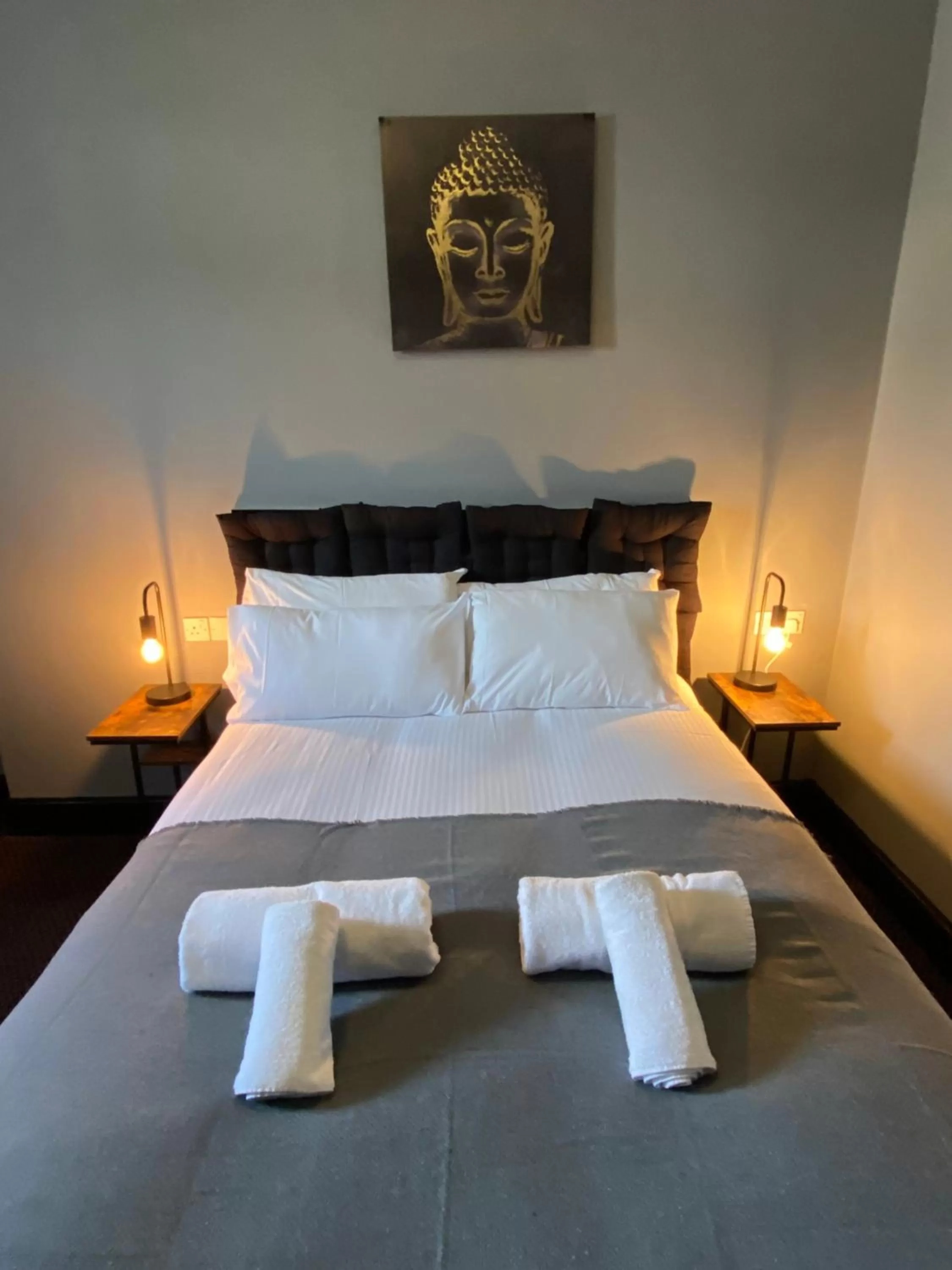 Bed in Bay view rooms at Mentone Hotel