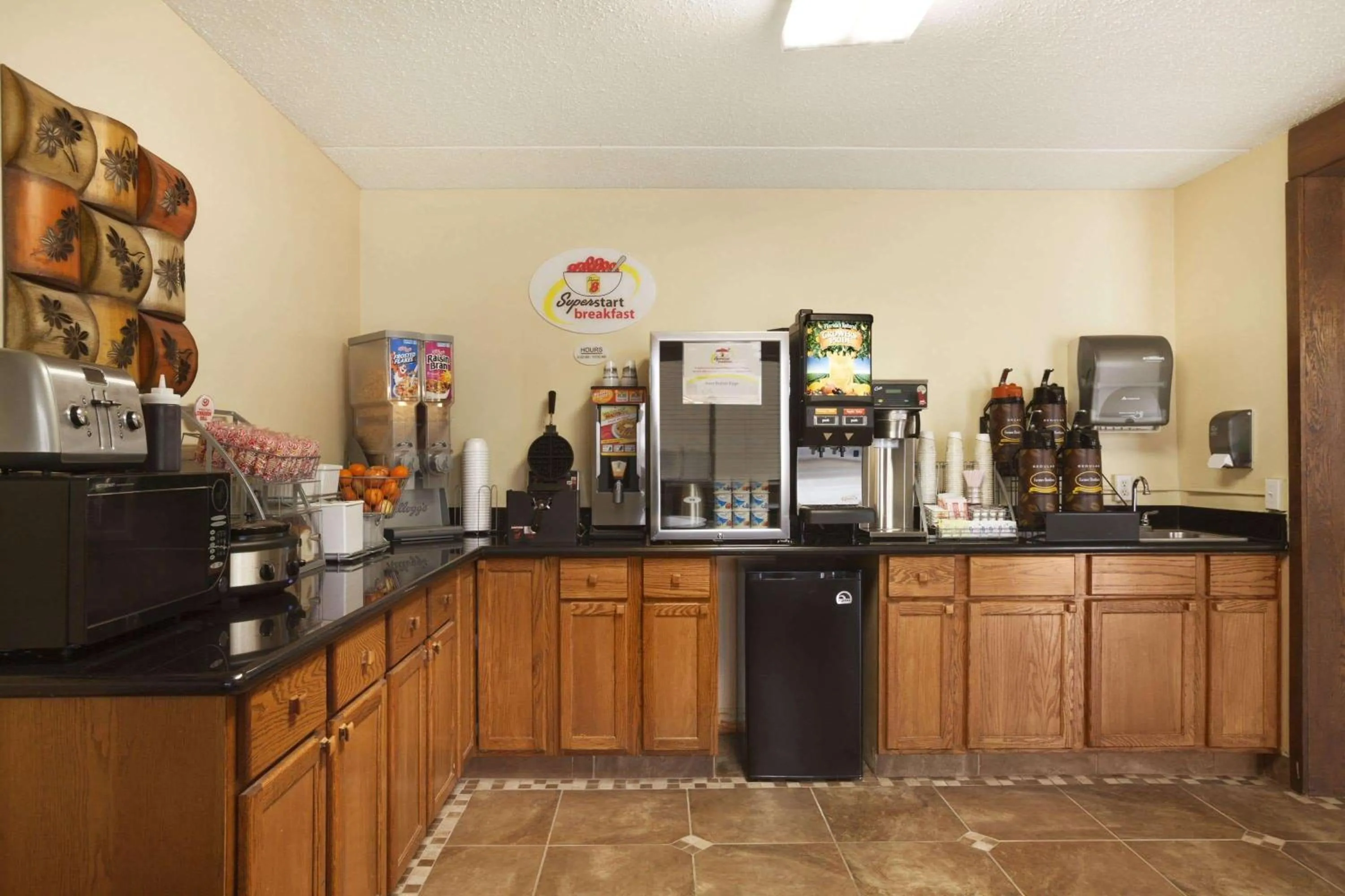 Restaurant/places to eat in Super 8 by Wyndham West Fargo Main Ave ND