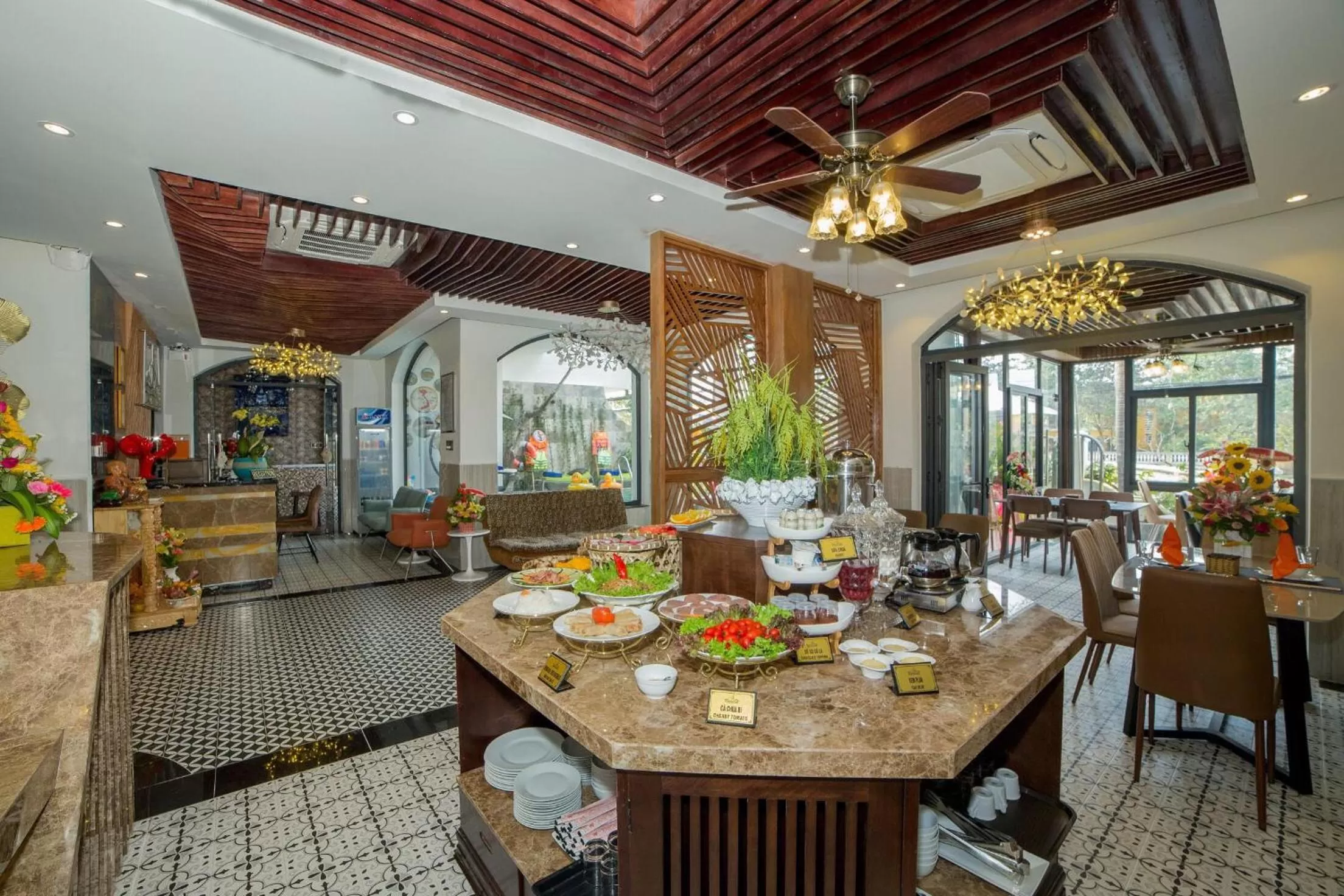Restaurant/places to eat in Hoang Trinh Hotel