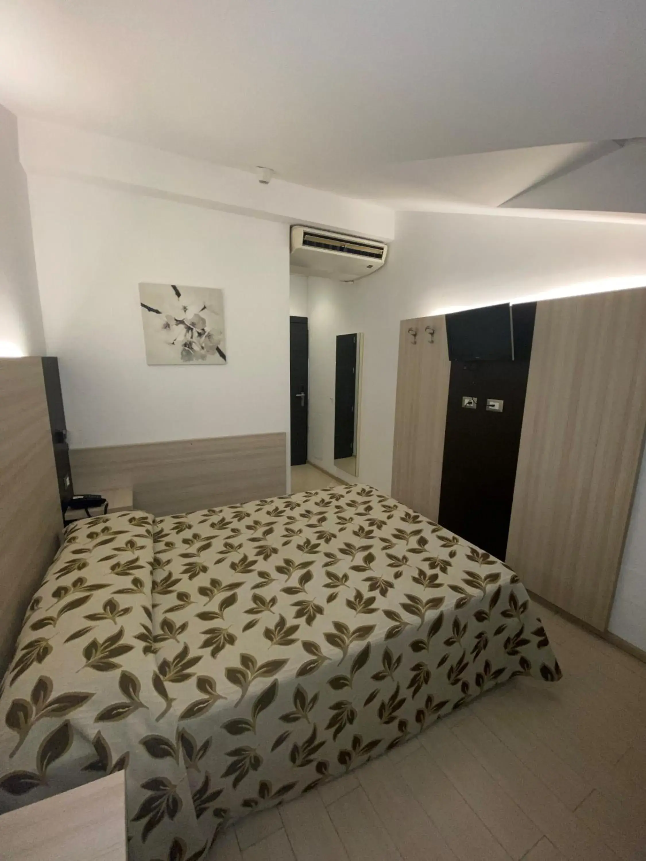 Standard Single Room in Hotel Holiday- Alla Finestrella Standard Single Room in Hotel Holiday- Alla Finestrella