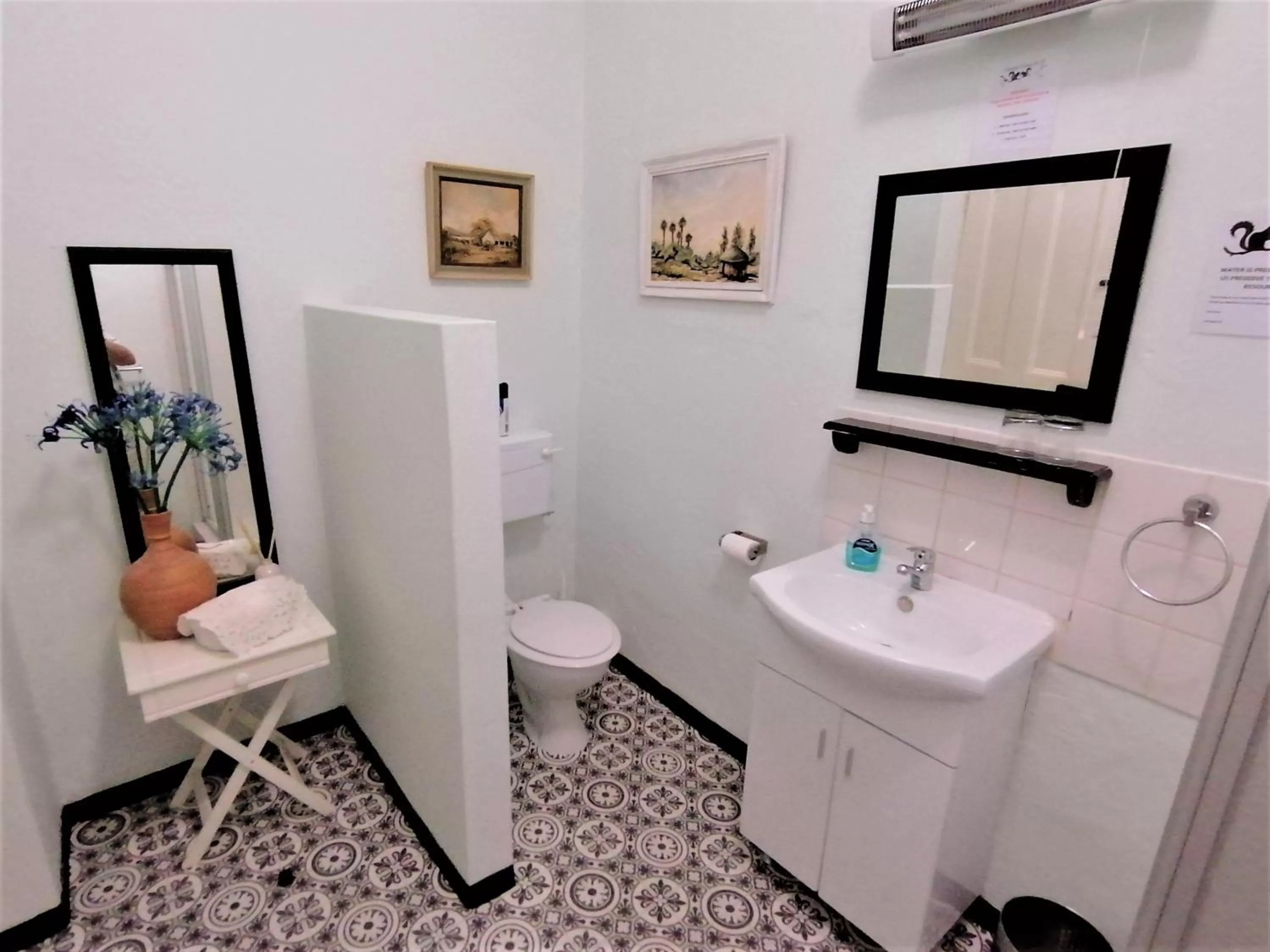 Bathroom in Squirrels Corner