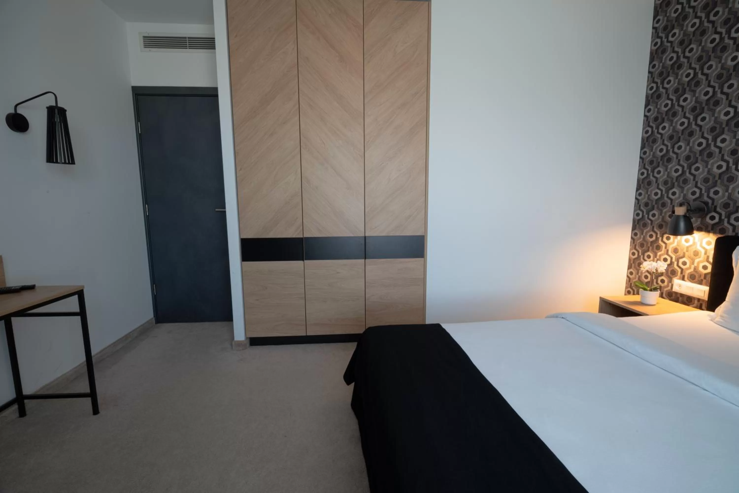 Bed in Vitosha Park Hotel - Free Indoor Pool & Parking