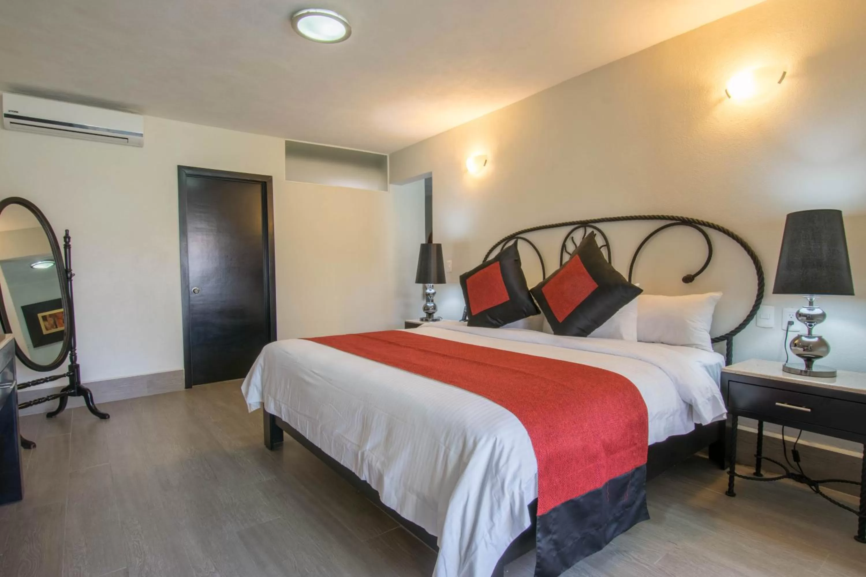 Photo of the whole room, Bed in Real de Minas Poliforum