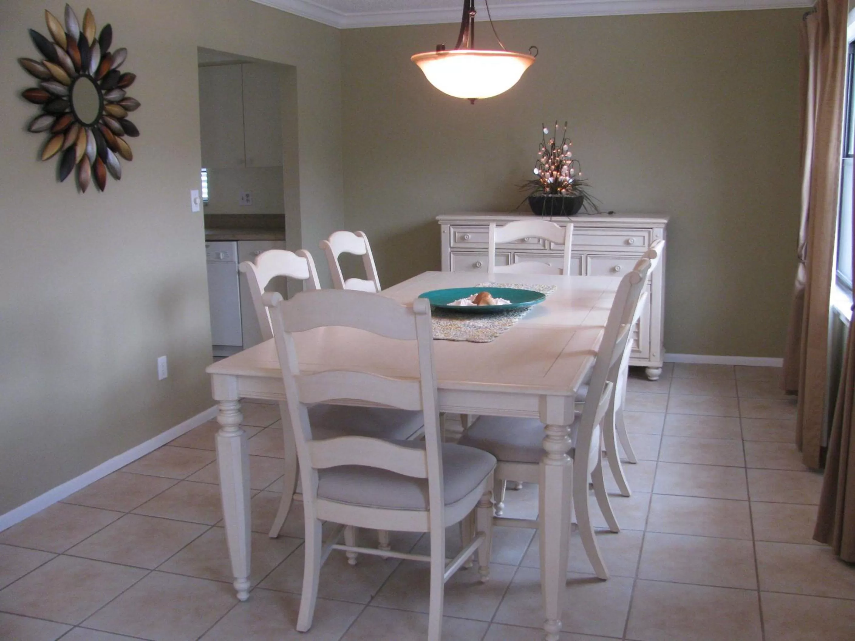 Dining Area in Queens Gate Resort