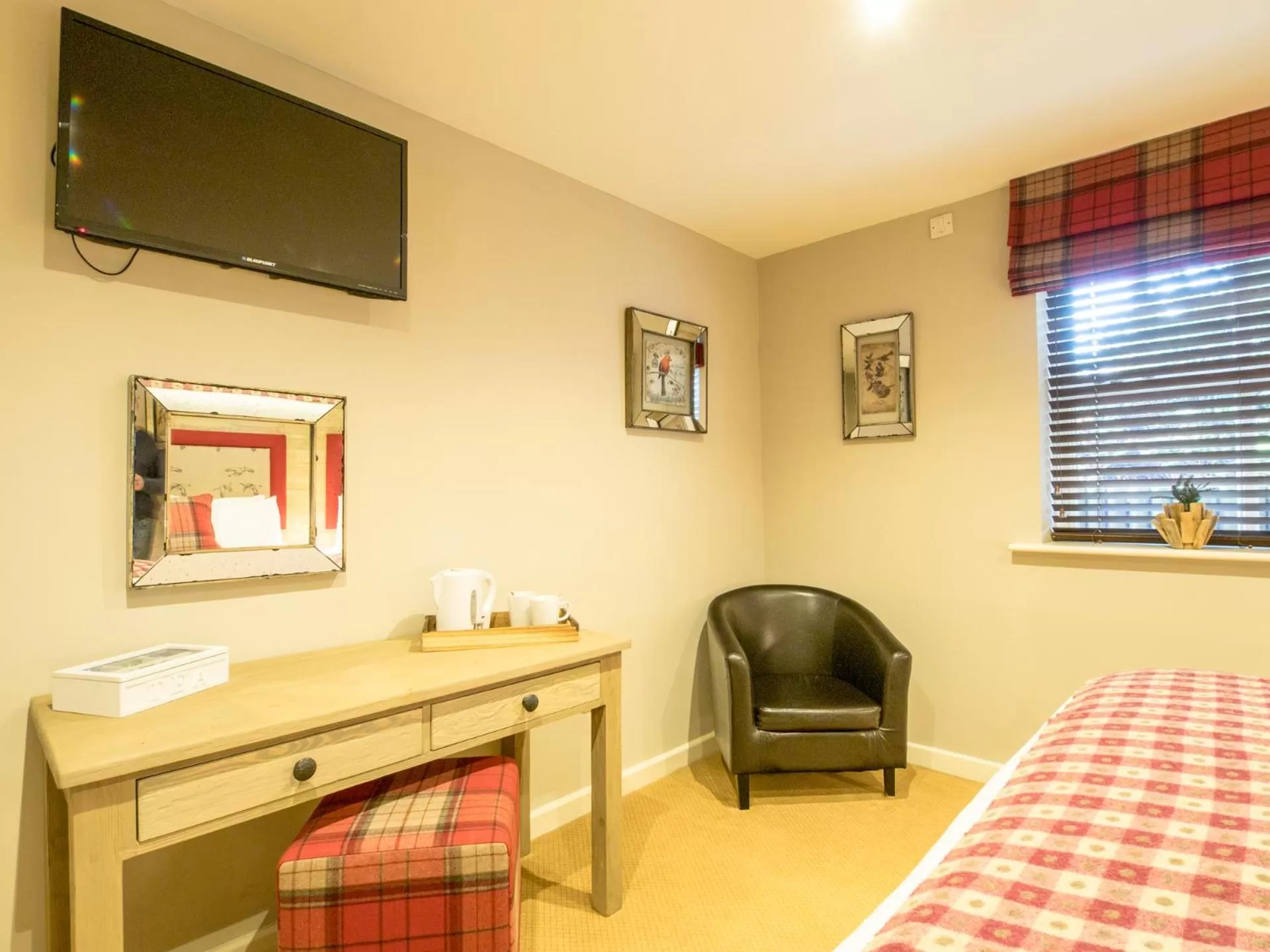 TV and multimedia, Bed in The World's End - Northampton